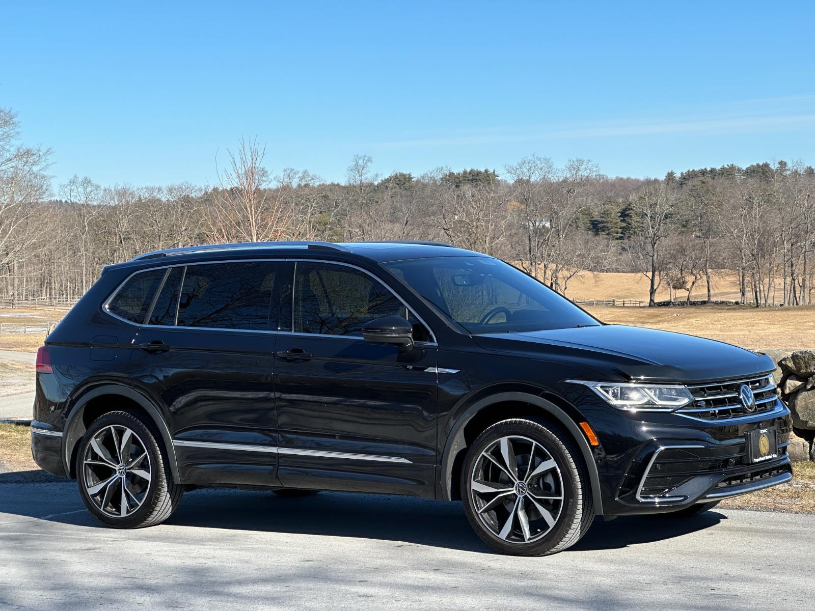 Topsfield Motor Company 2022 Volkswagen Tiguan SEL R Line Vehicle