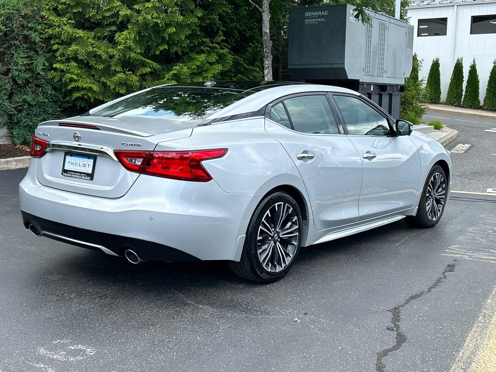2017 Nissan Maxima Platinum photo 2