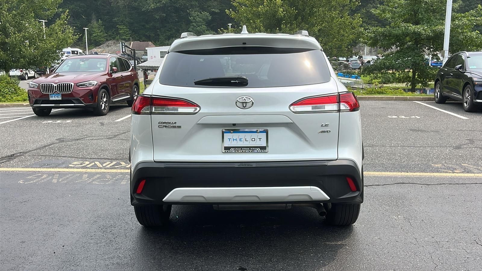 2022 Toyota Corolla Cross LE photo 4