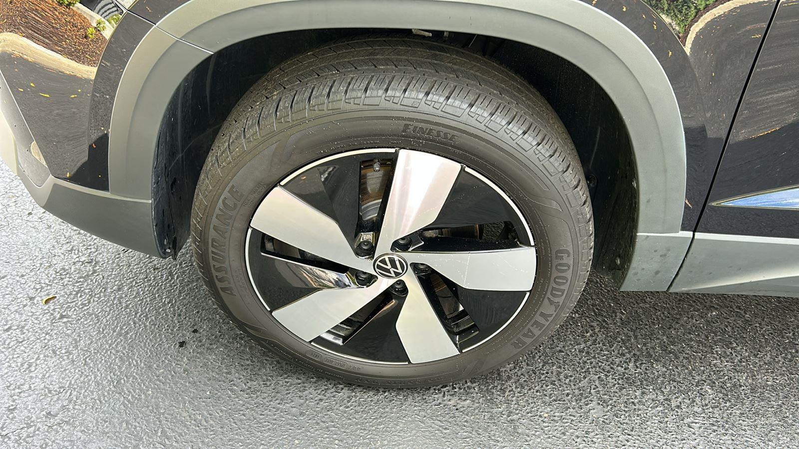 2025 Volkswagen Taos S photo 4