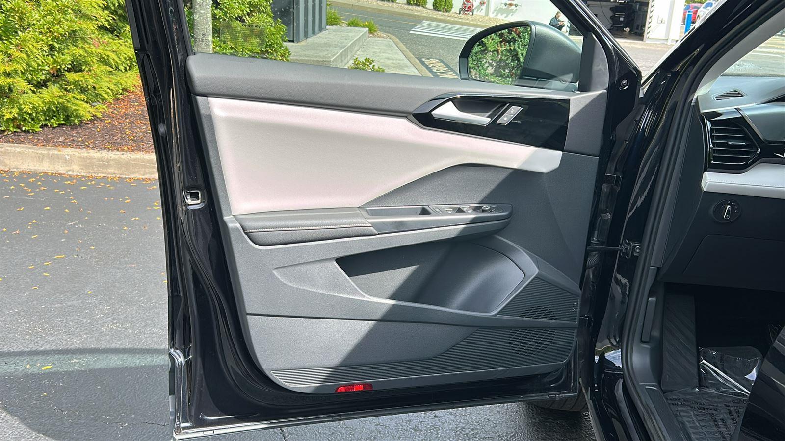 2025 Volkswagen Taos S photo 8