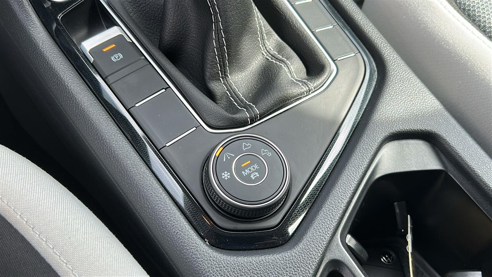 2025 Volkswagen Taos S photo 16
