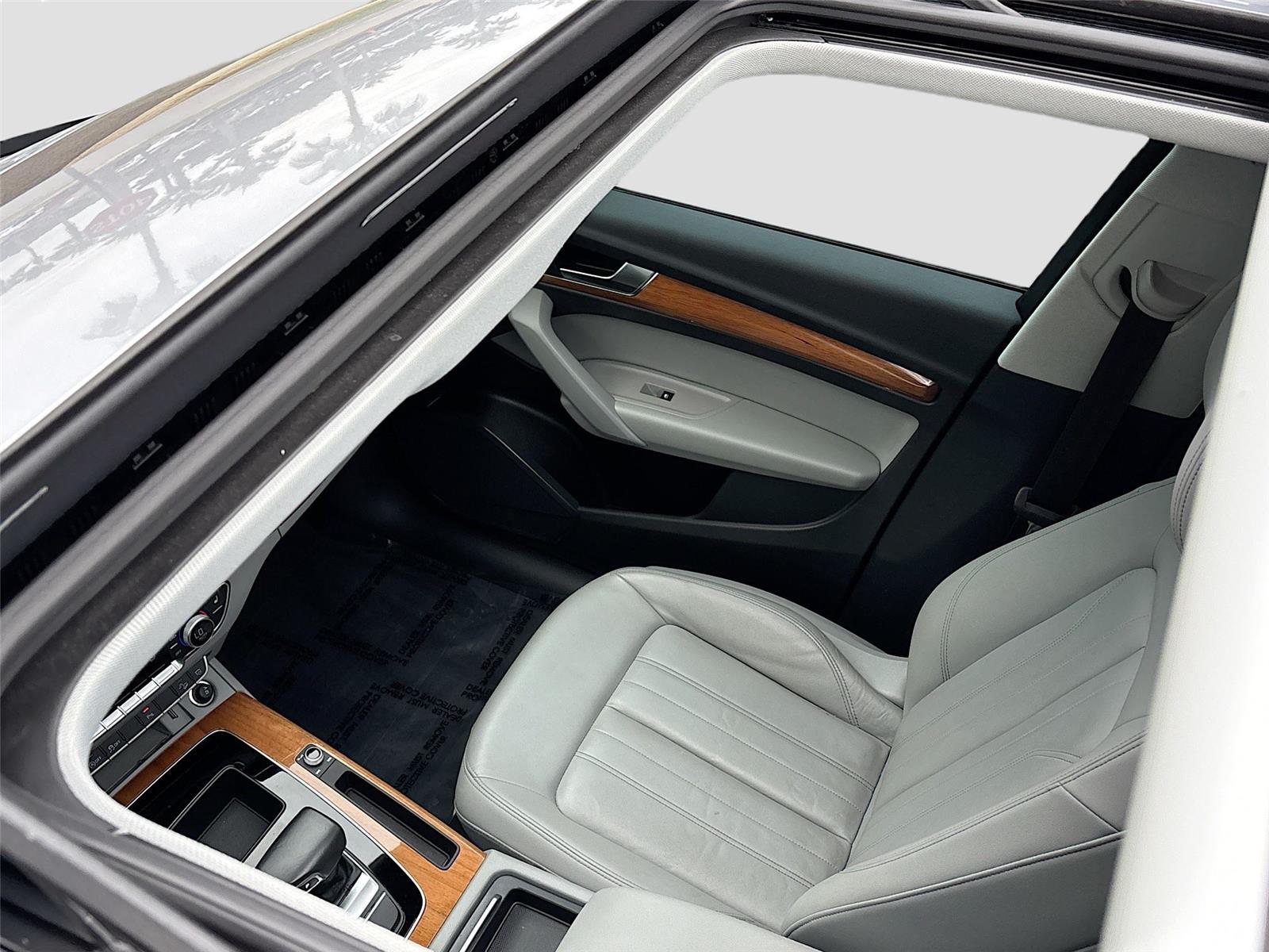 2022 Audi Q5 S line Premium