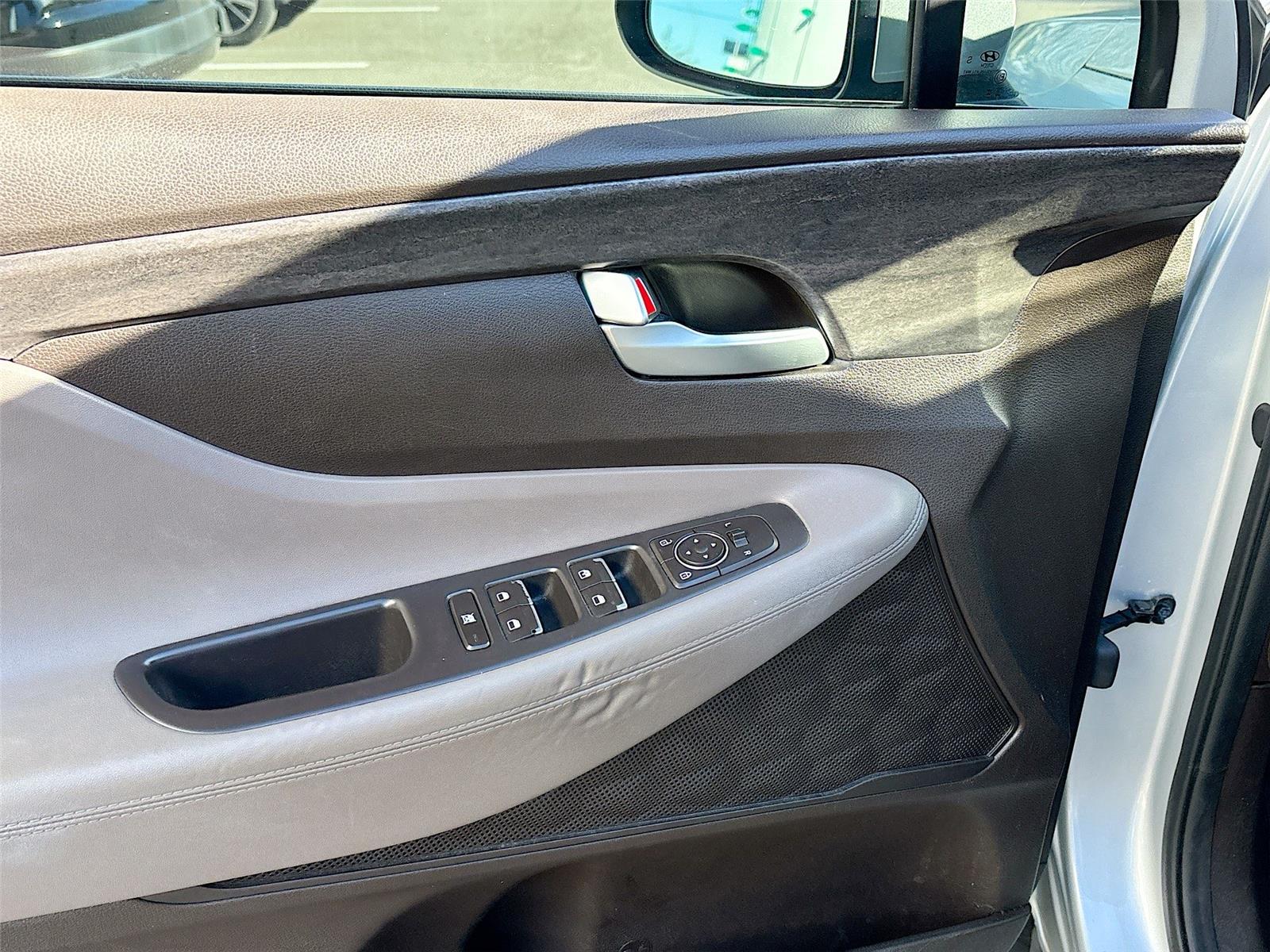 2020 Hyundai Santa Fe SE