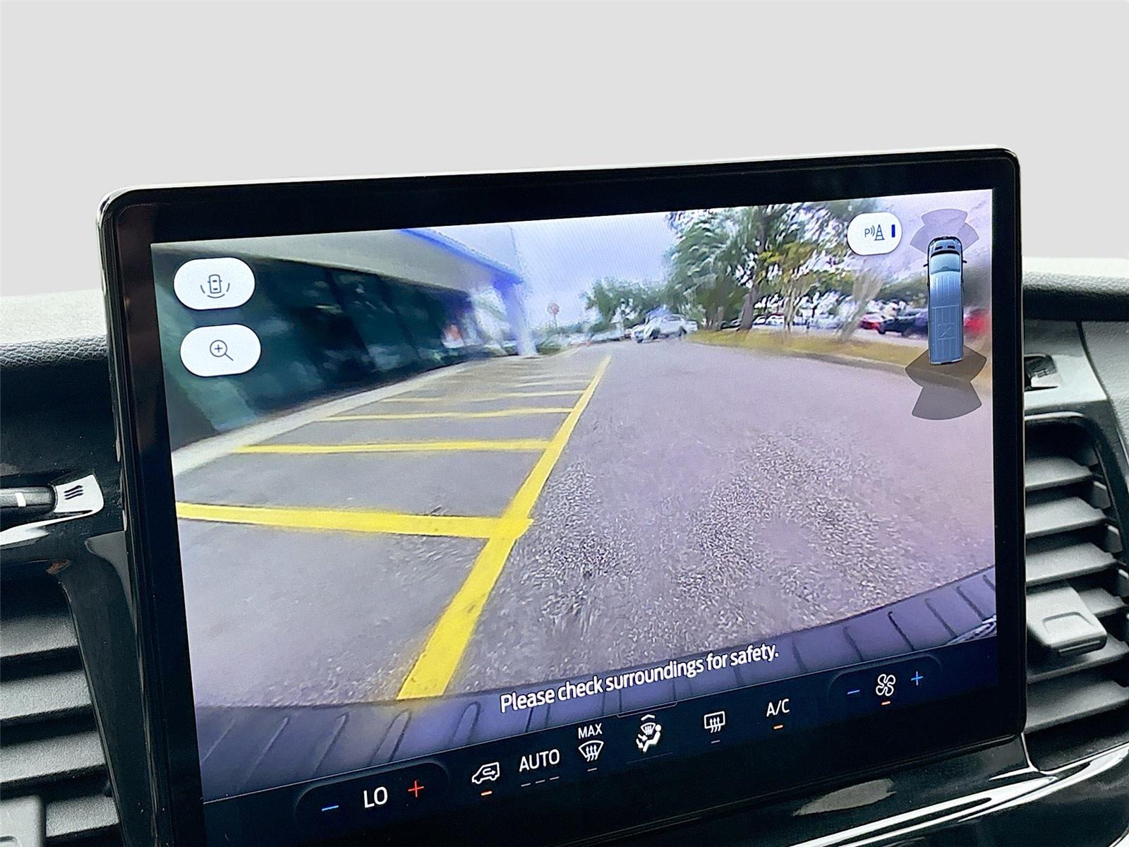 2023 Ford Transit Passenger Wagon XLT