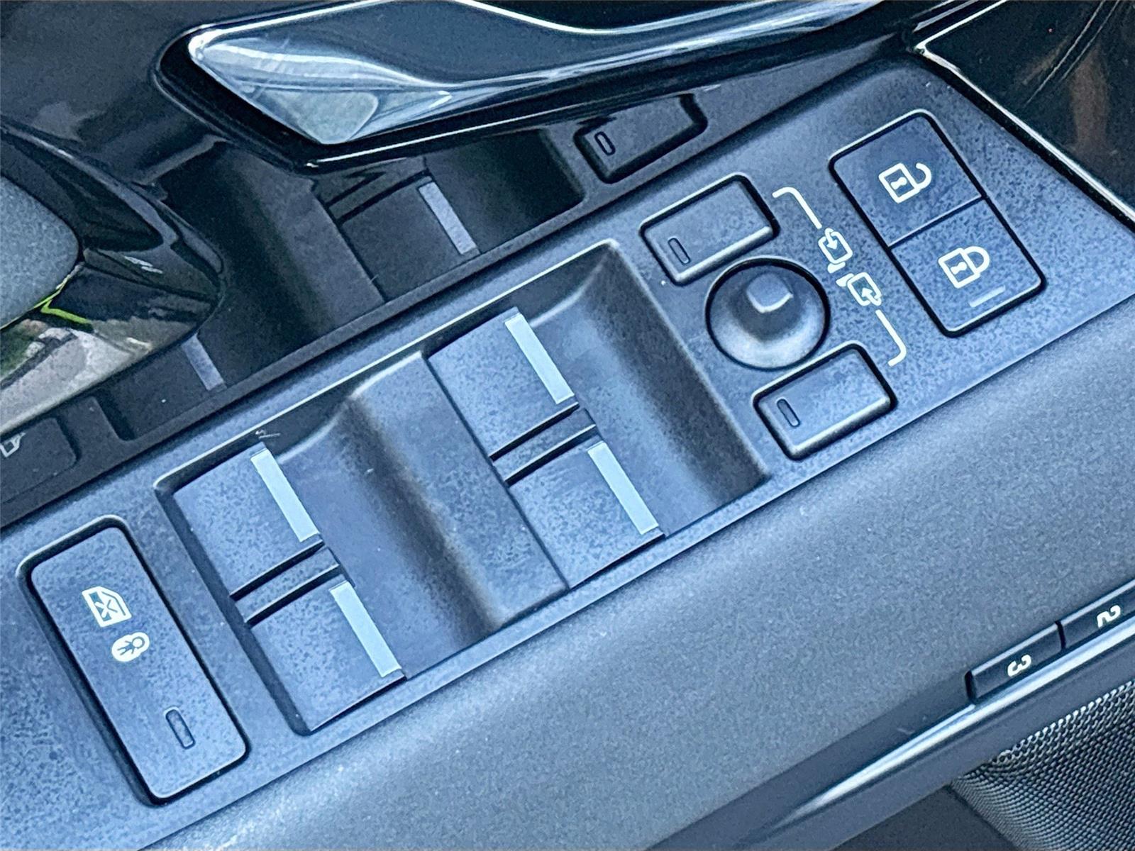 2024 Land Rover Range Rover Evoque Dynamic SE