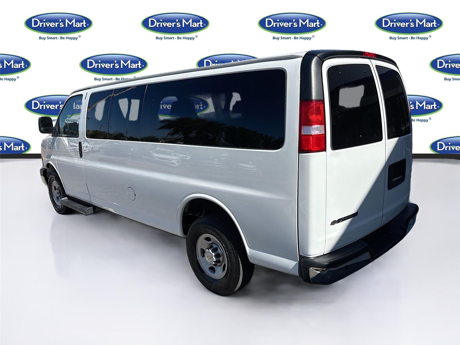 2023 Chevrolet Express Passenger LT