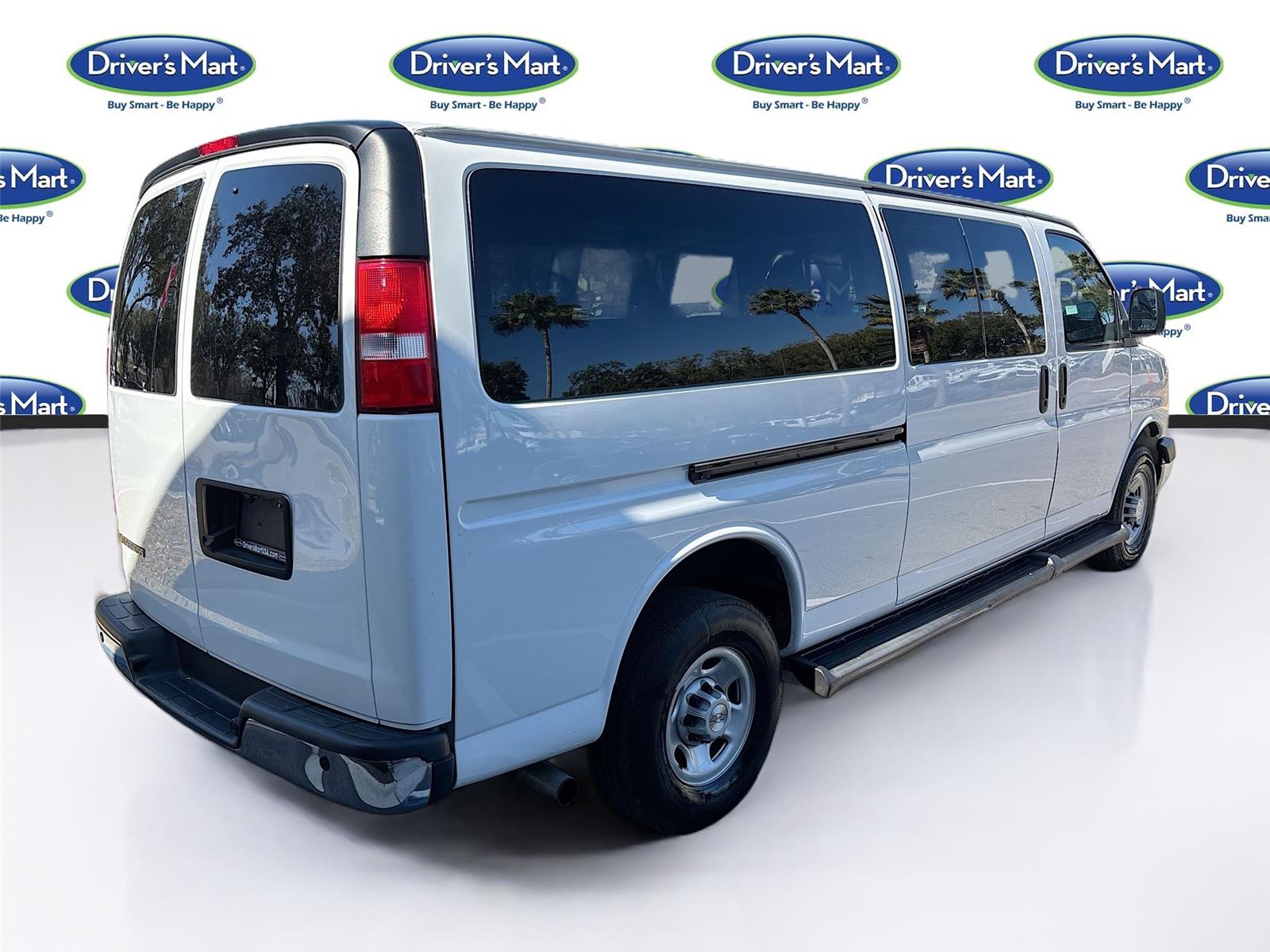 2023 Chevrolet Express Passenger LT