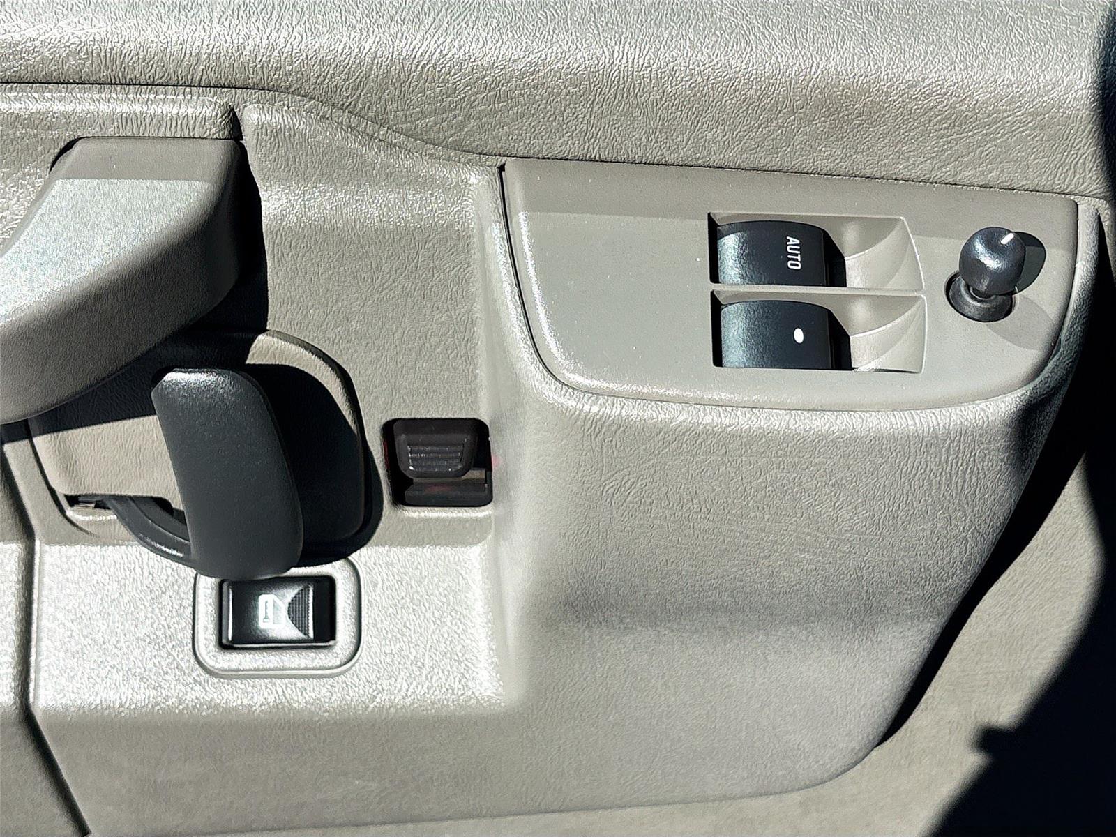 2023 Chevrolet Express Passenger LT