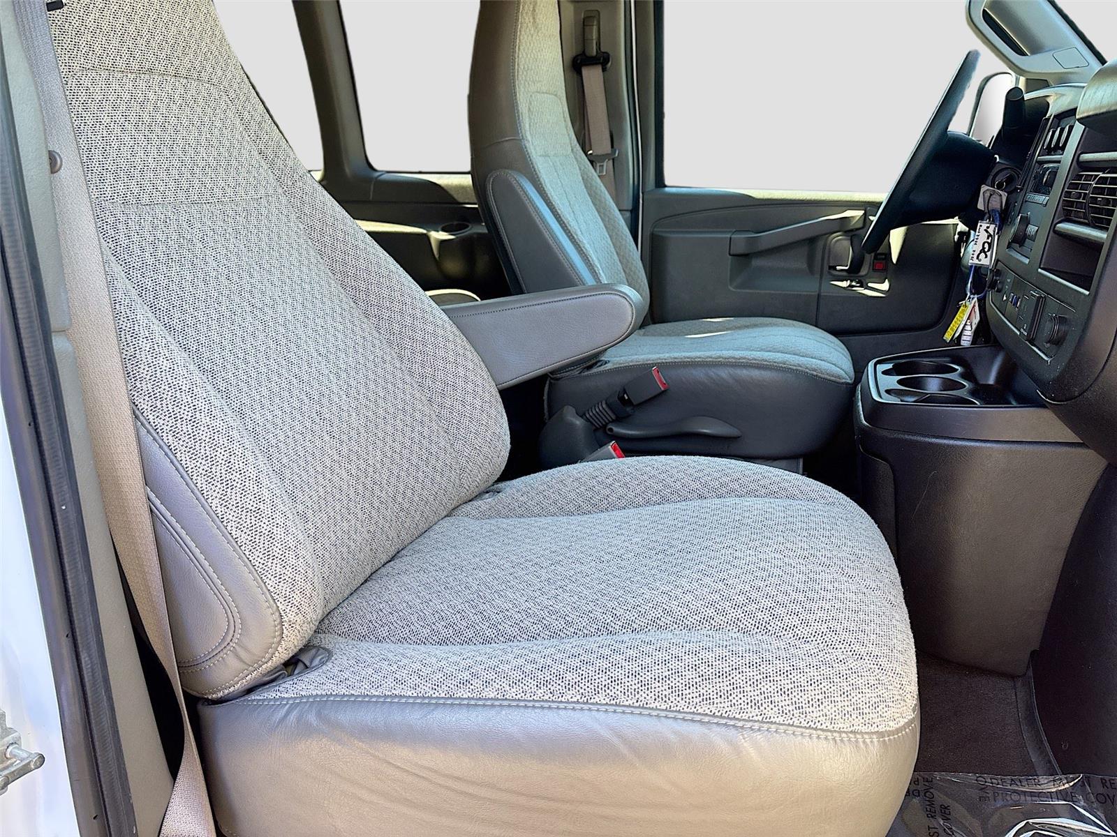 2023 Chevrolet Express Passenger LT