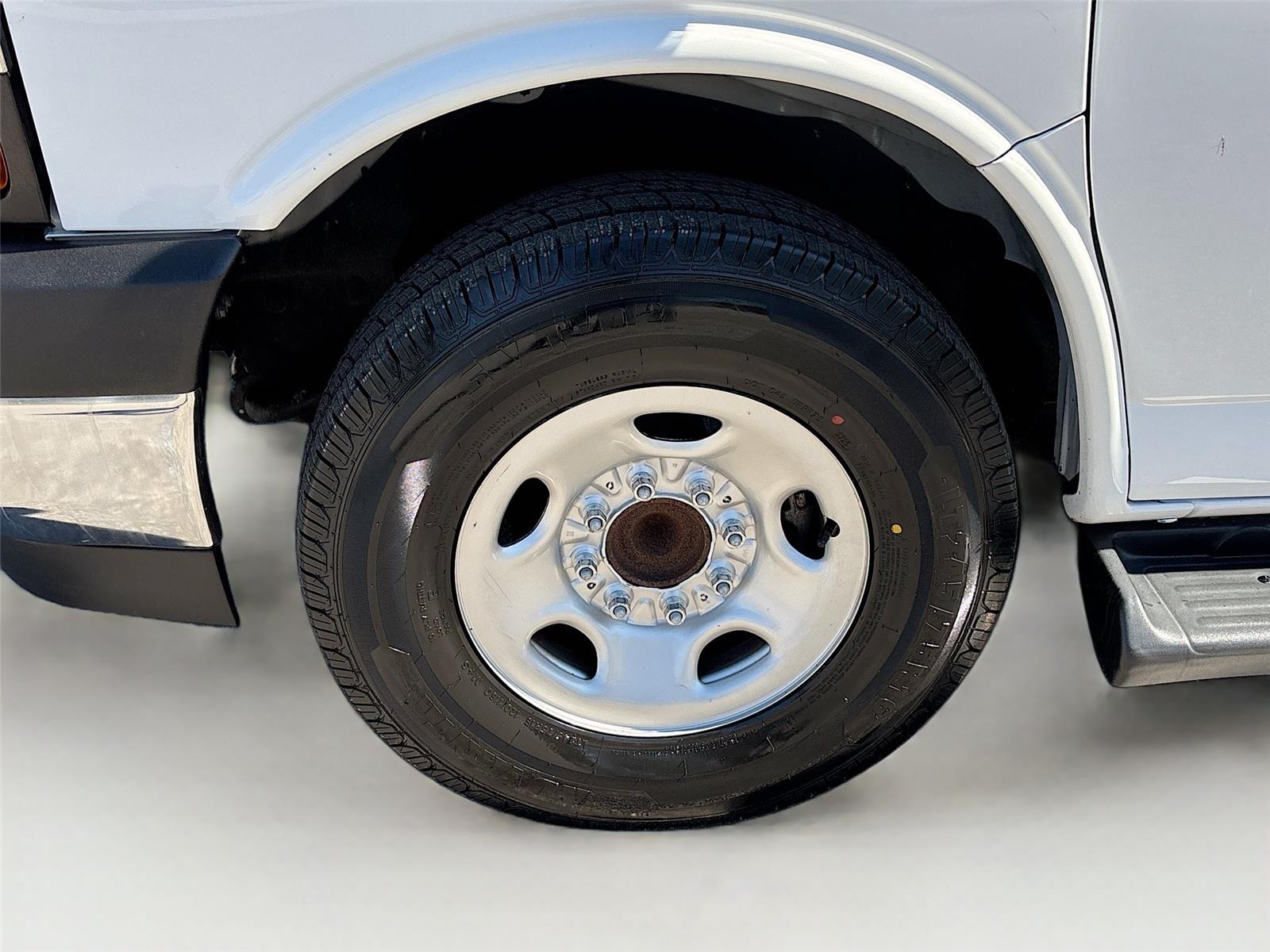 2023 Chevrolet Express Passenger LT