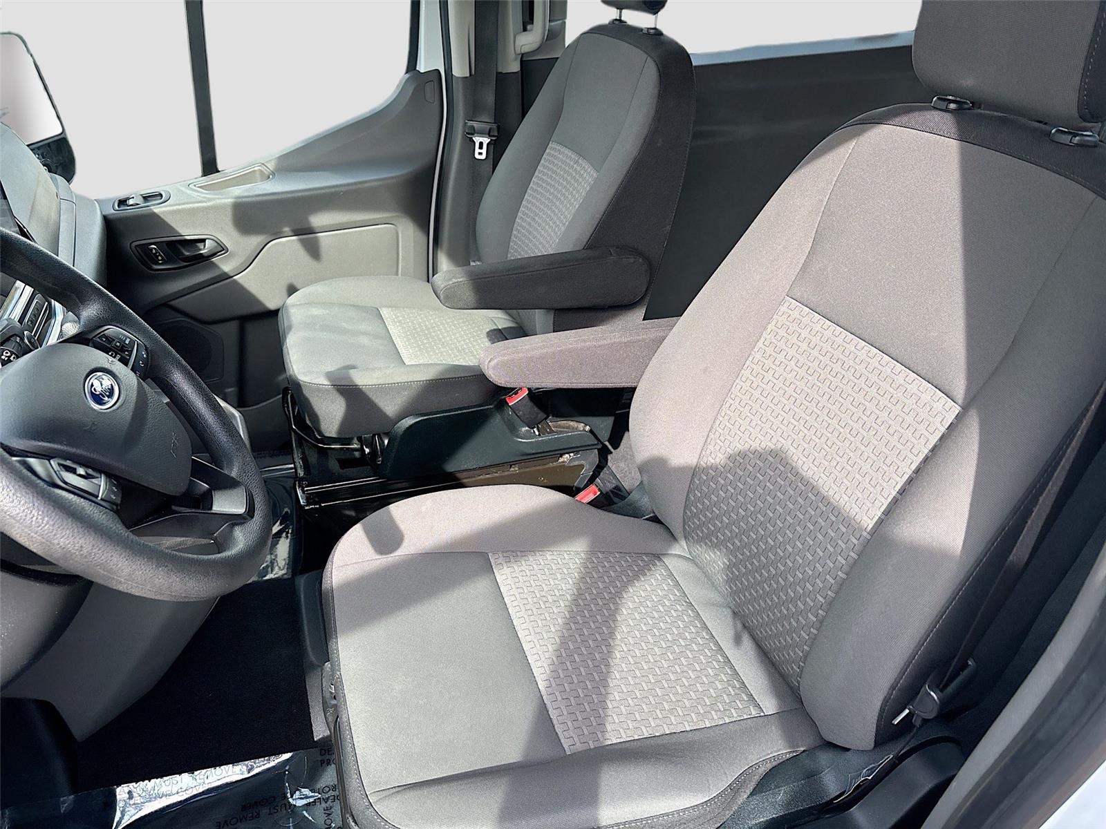 2023 Ford Transit Passenger Wagon XLT