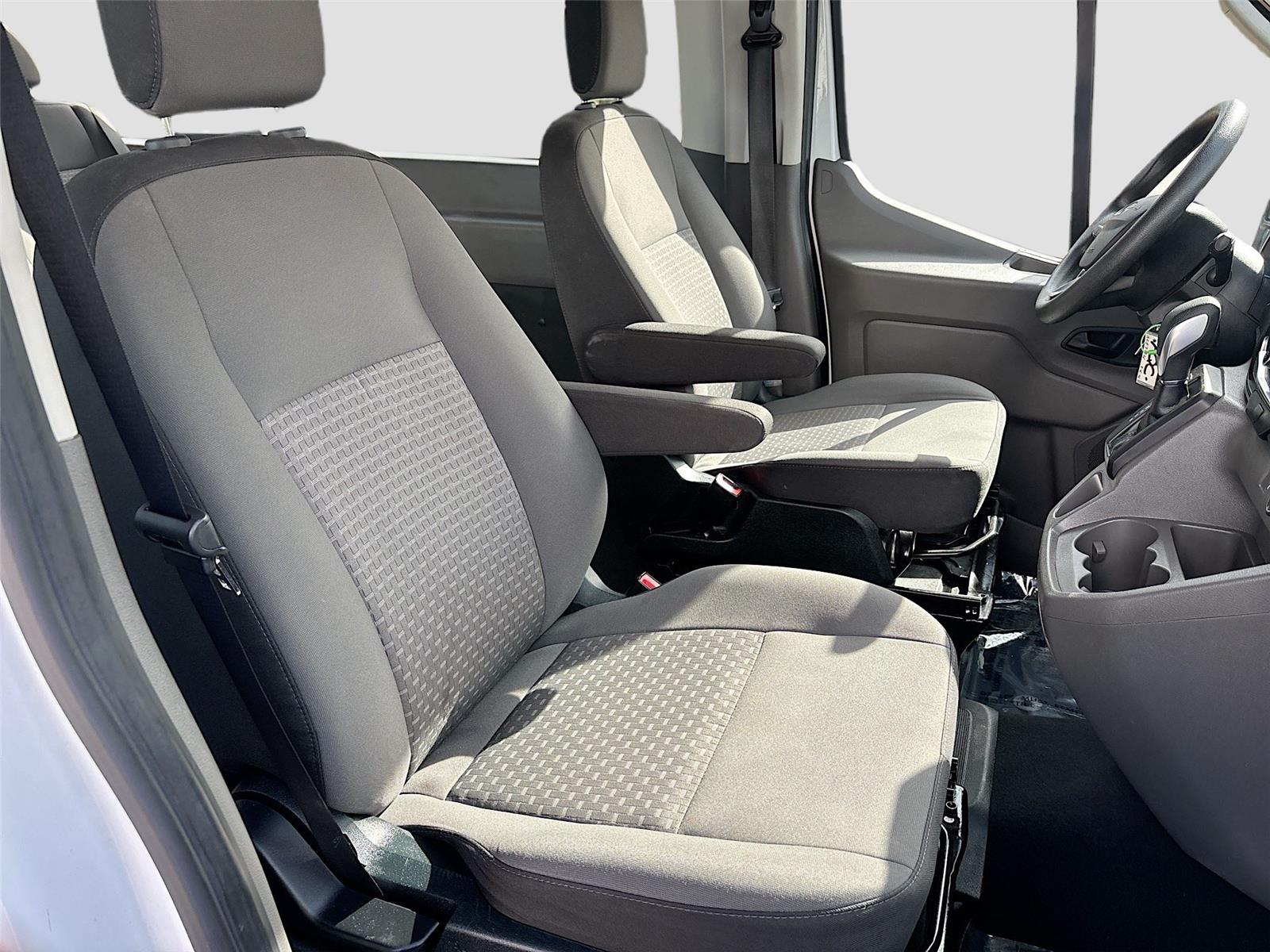 2023 Ford Transit Passenger Wagon XLT