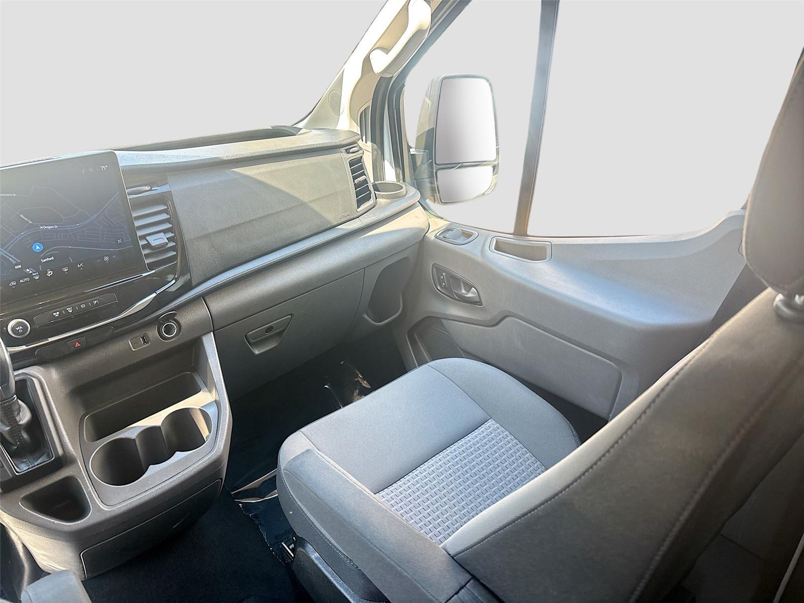 2024 Ford Transit Passenger Wagon XLT