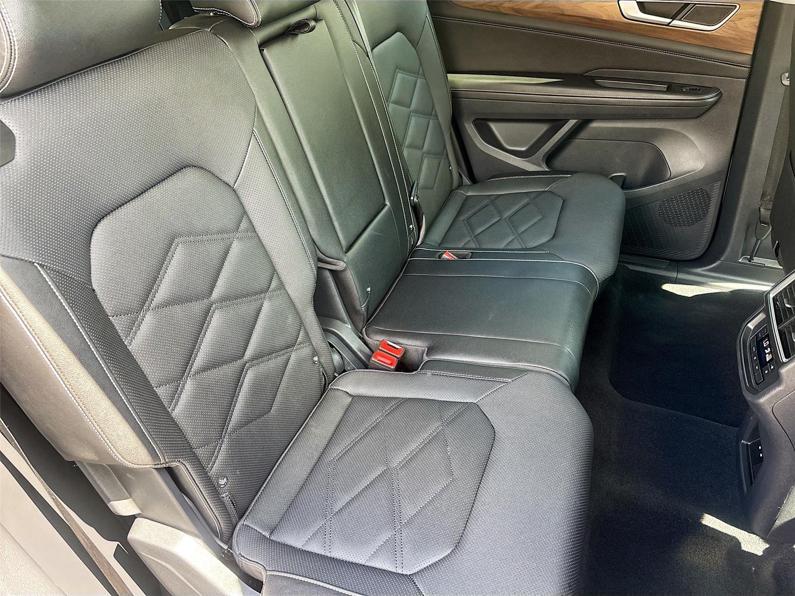 2025 Volkswagen Atlas 2.0T SE w/Technology