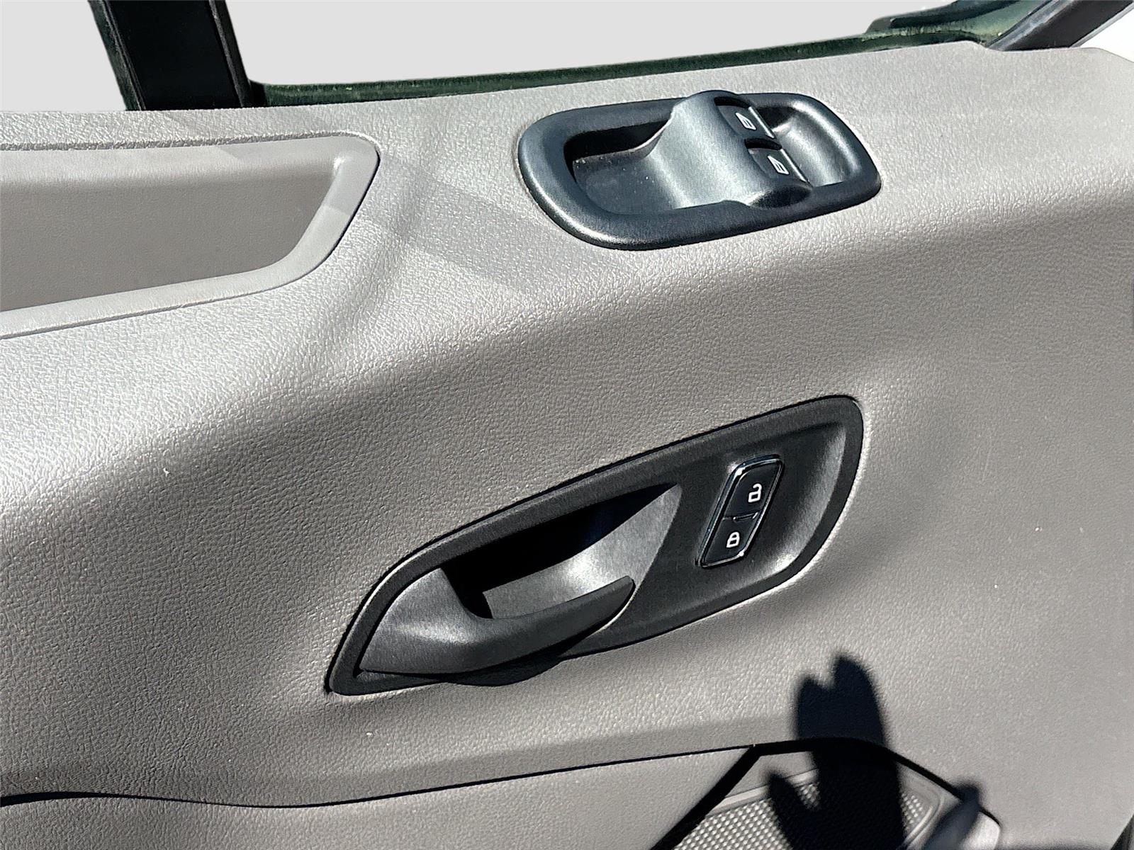 2024 Ford Transit Passenger Wagon XLT