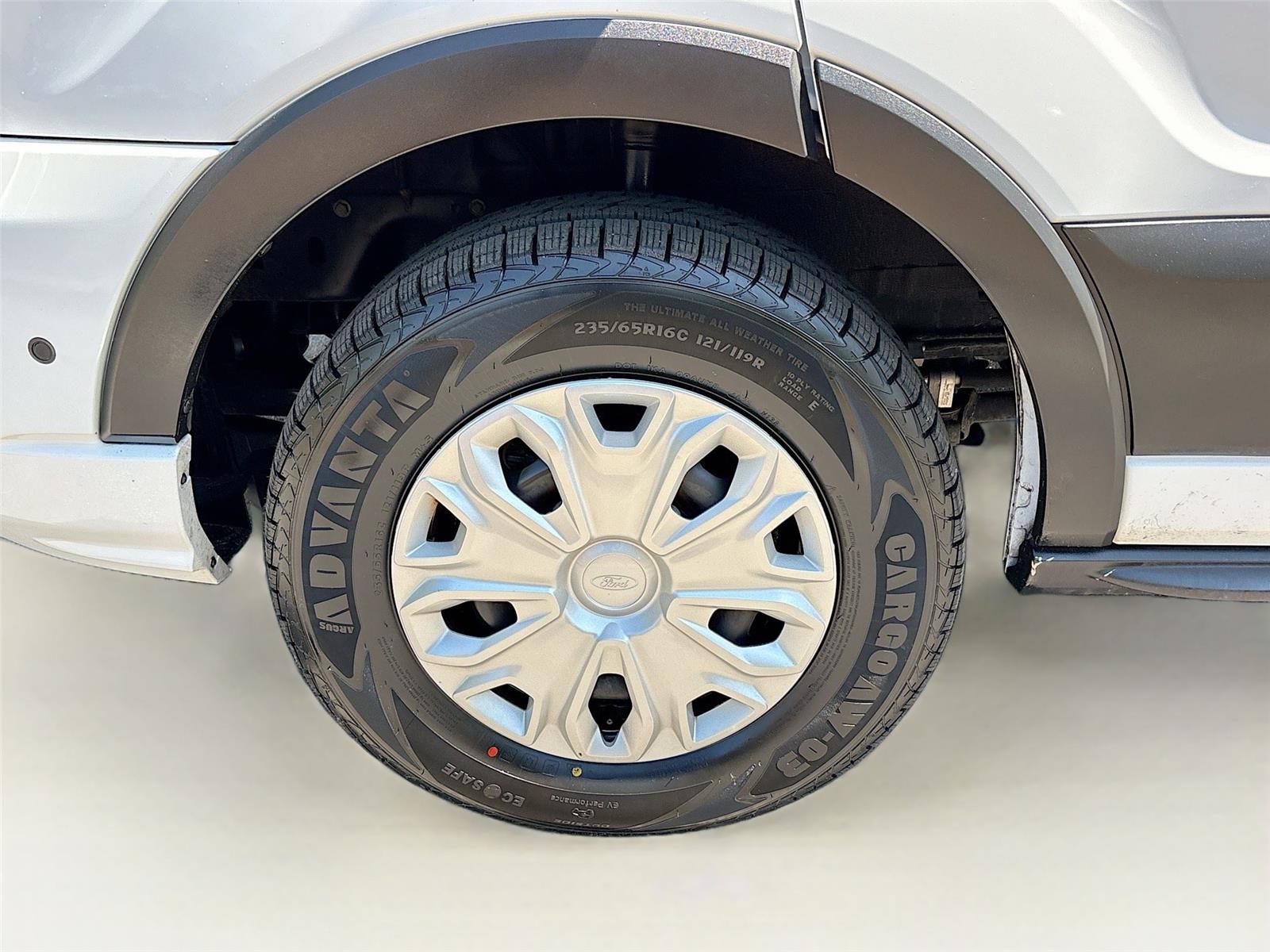 2024 Ford Transit Passenger Wagon XLT