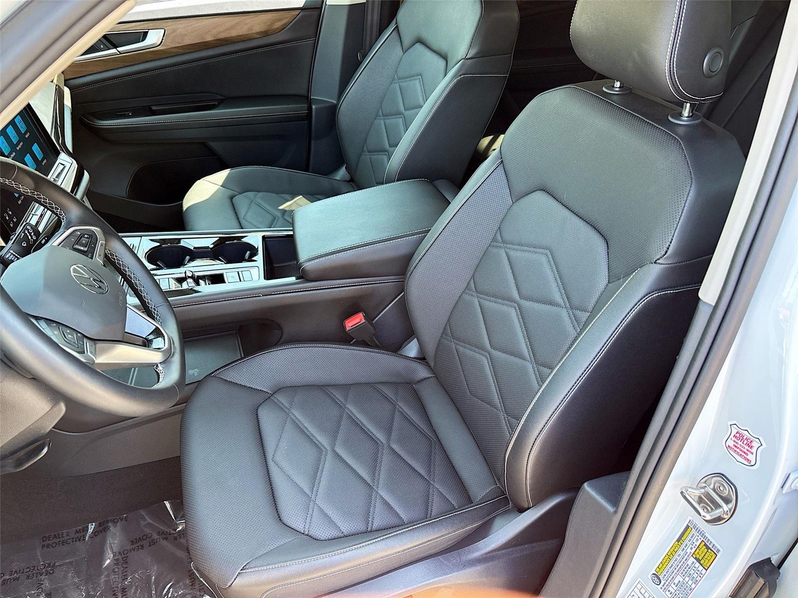 2025 Volkswagen Atlas 2.0T SE w/Technology