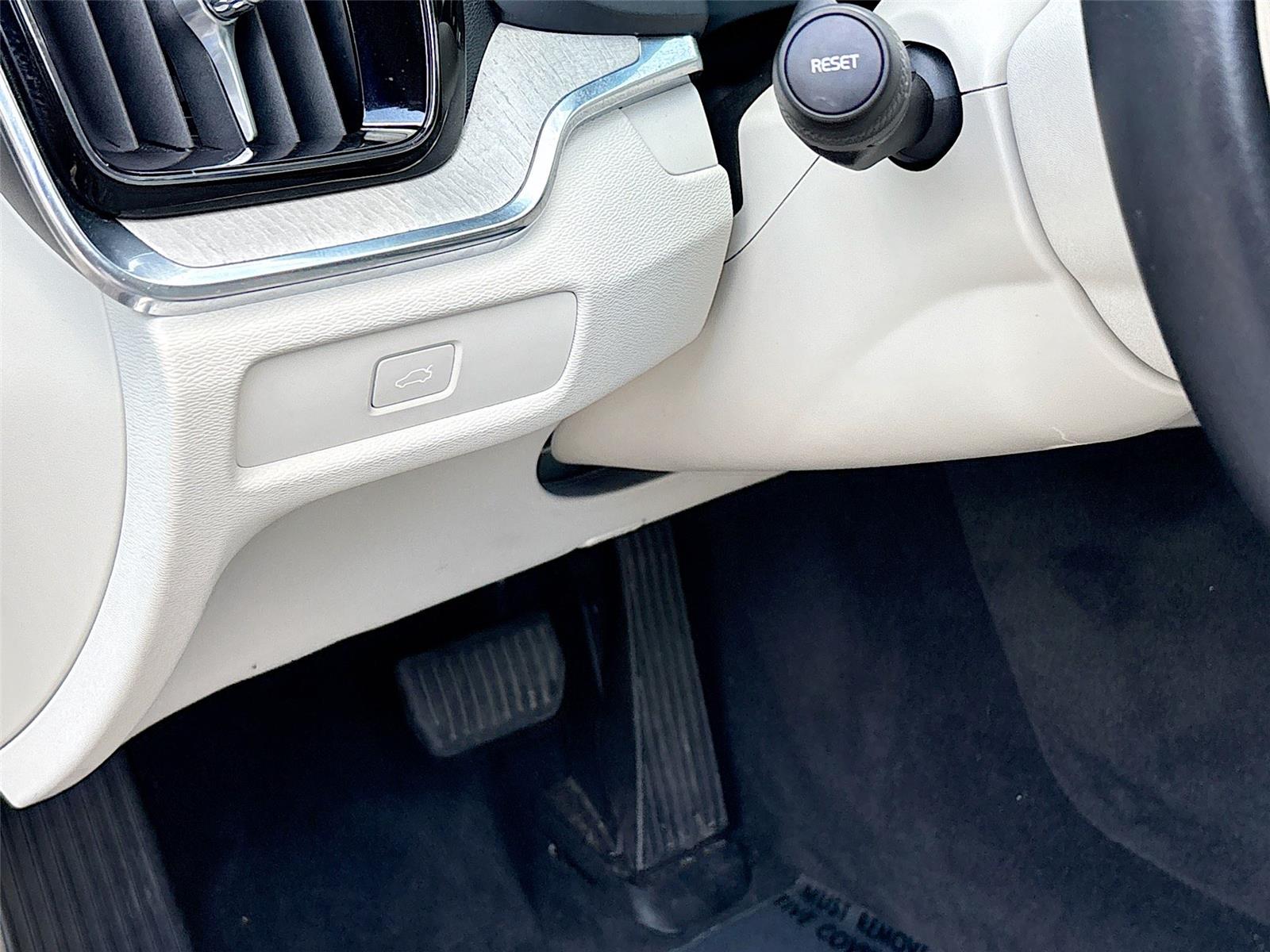 2025 Volvo V60 Cross Country Plus