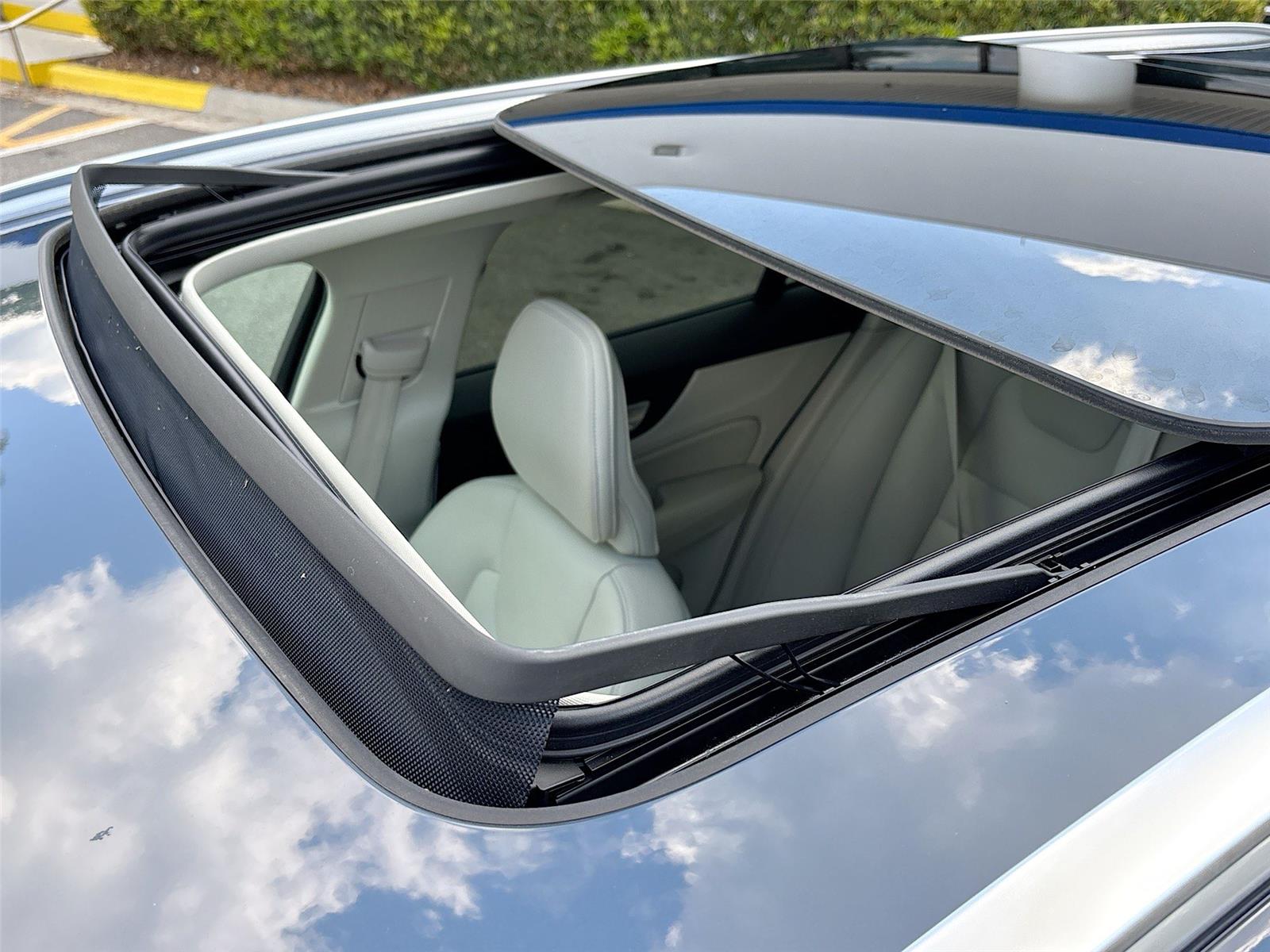 2025 Volvo V60 Cross Country Plus