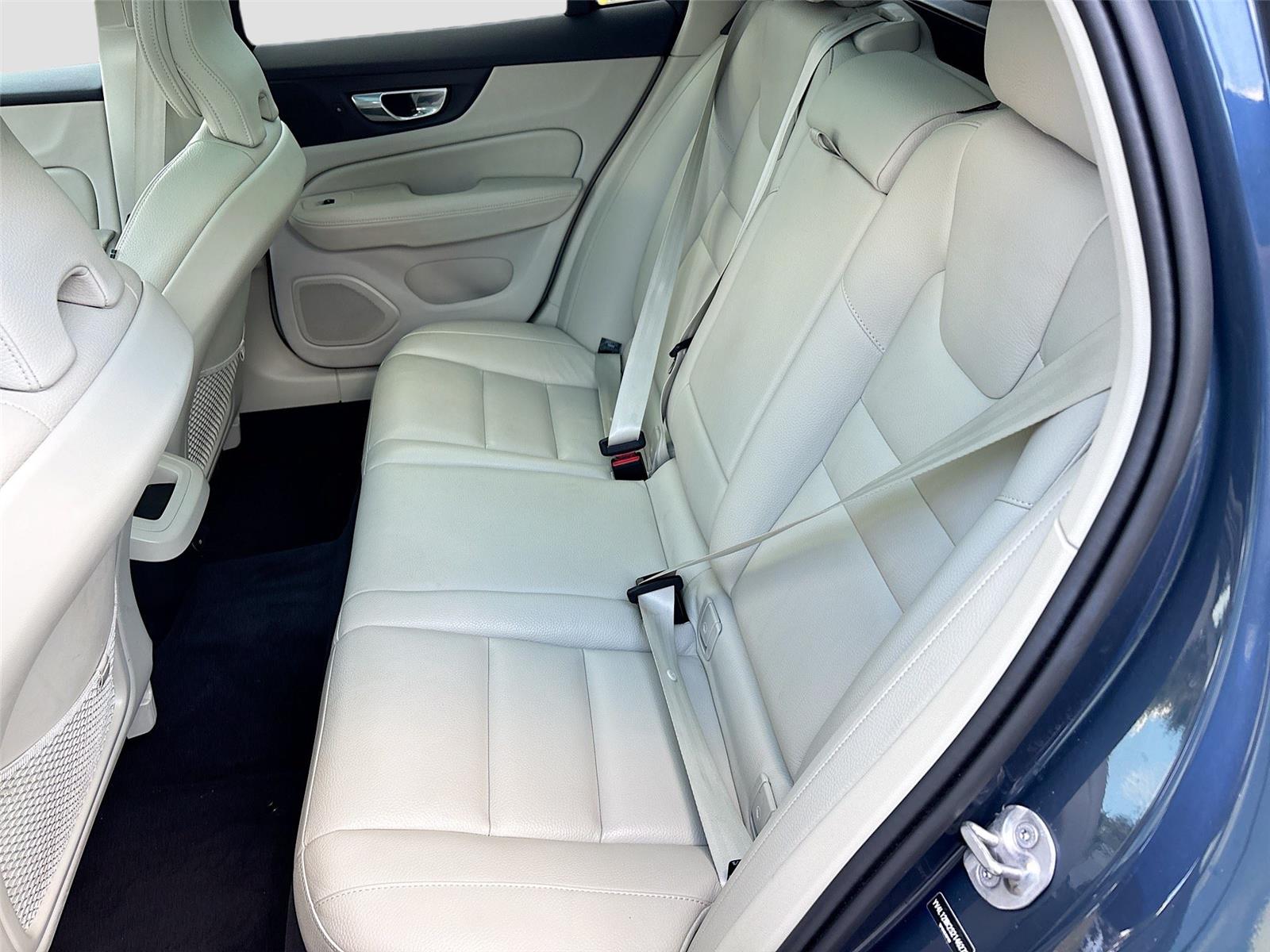 2025 Volvo V60 Cross Country Plus