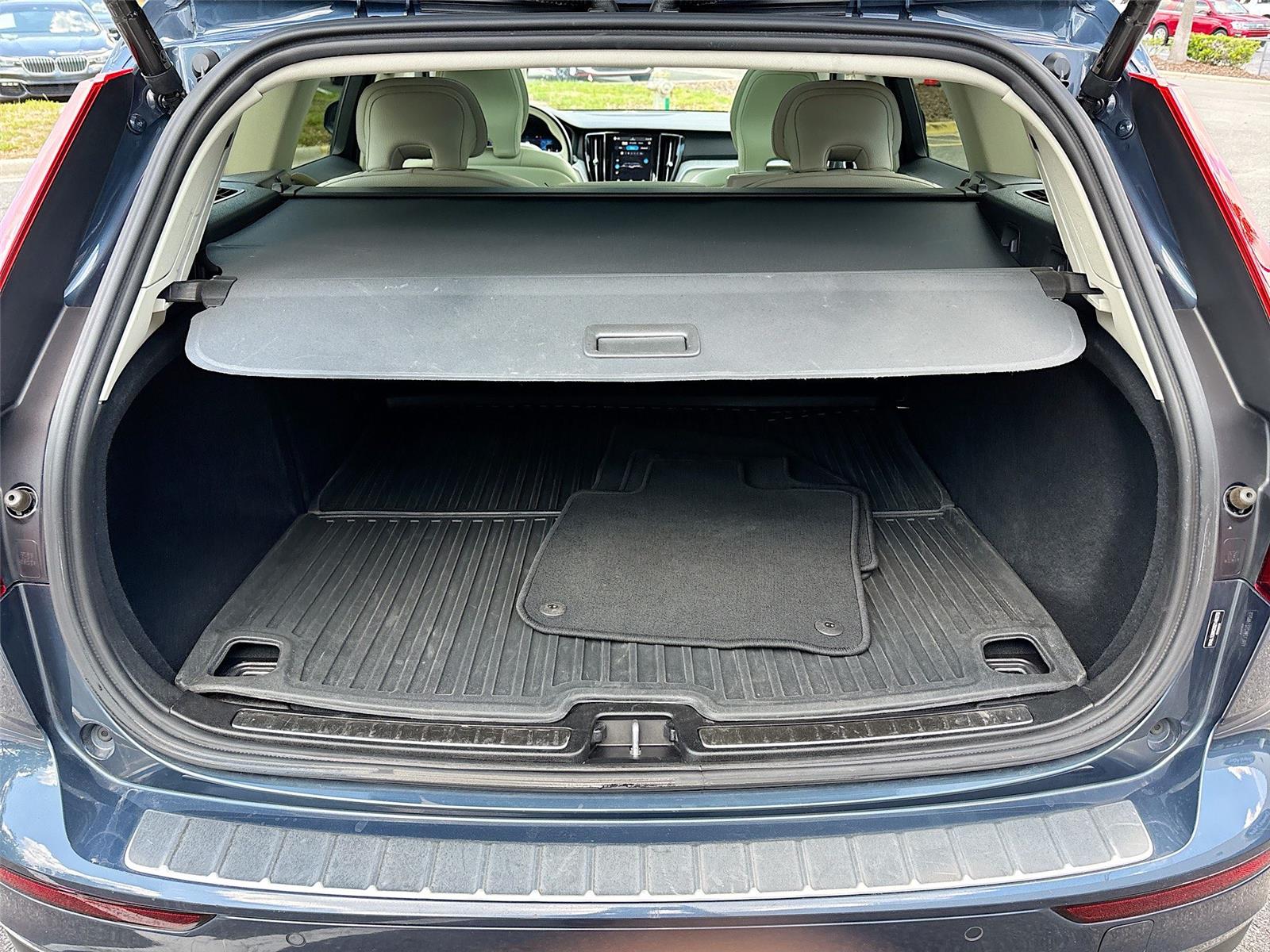 2025 Volvo V60 Cross Country Plus