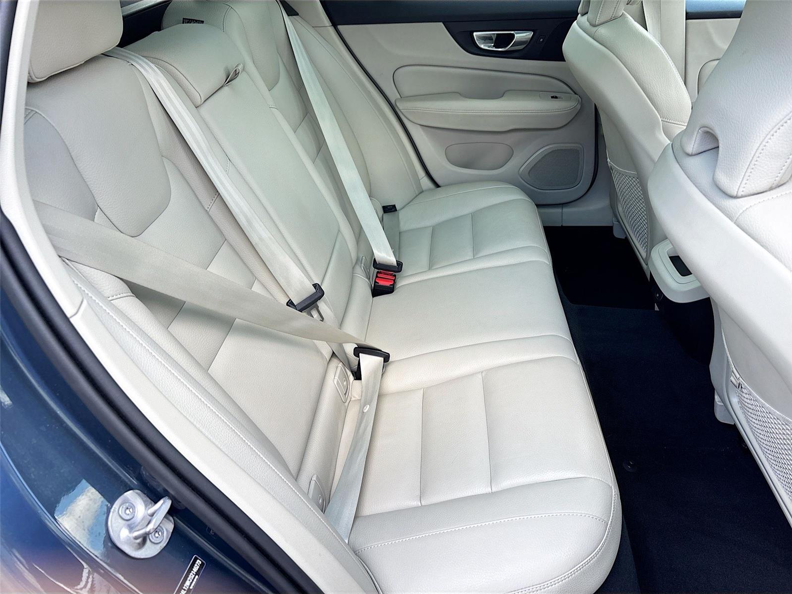 2025 Volvo V60 Cross Country Plus