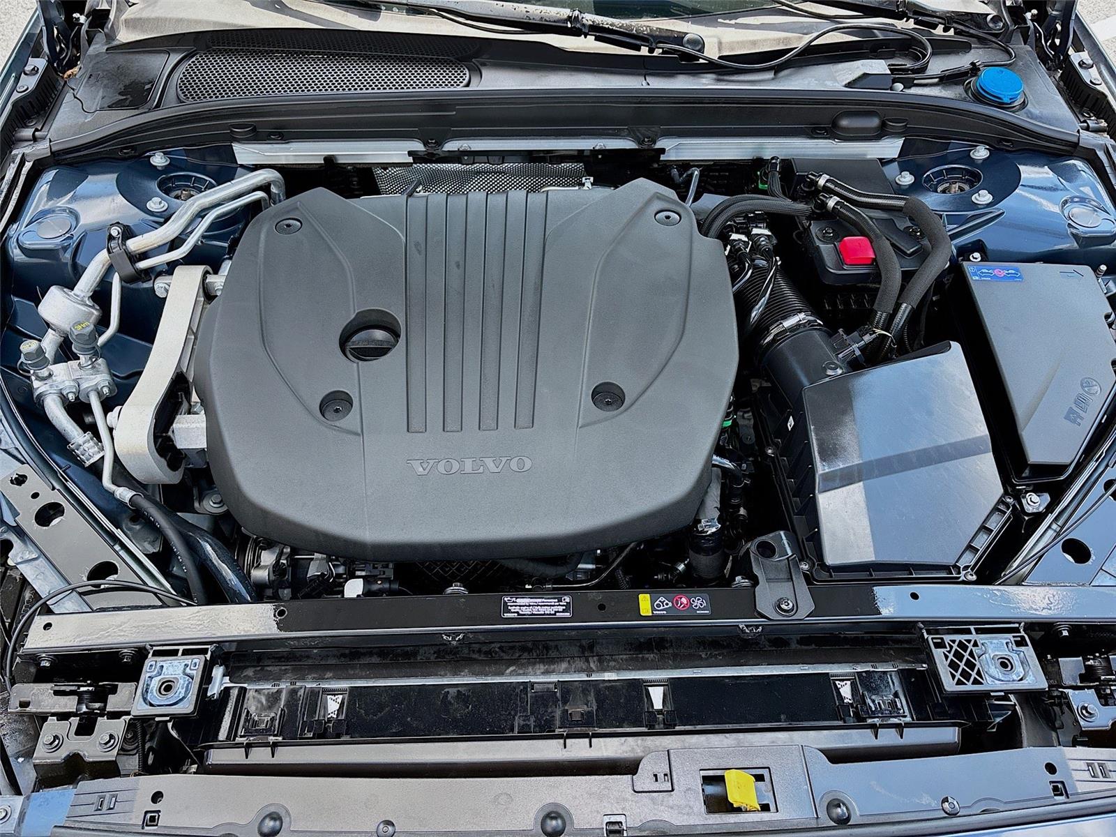 2025 Volvo V60 Cross Country Plus