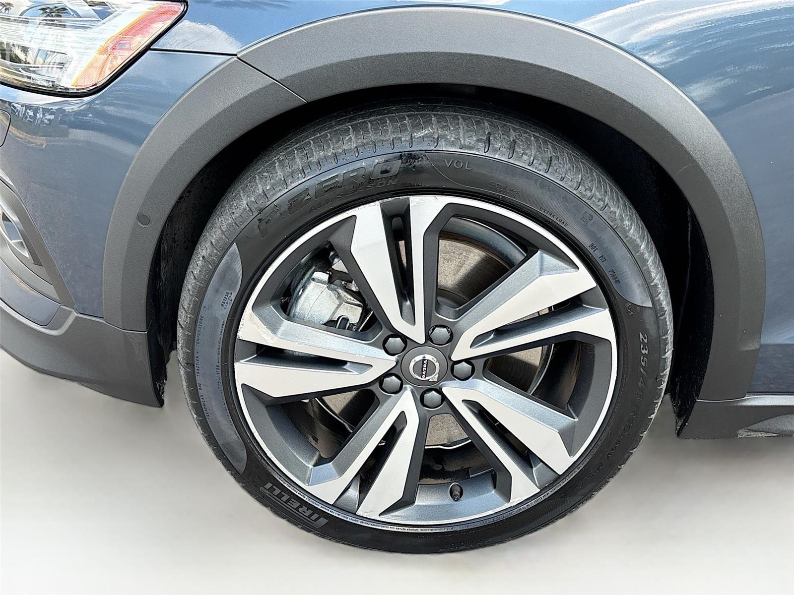 2025 Volvo V60 Cross Country Plus