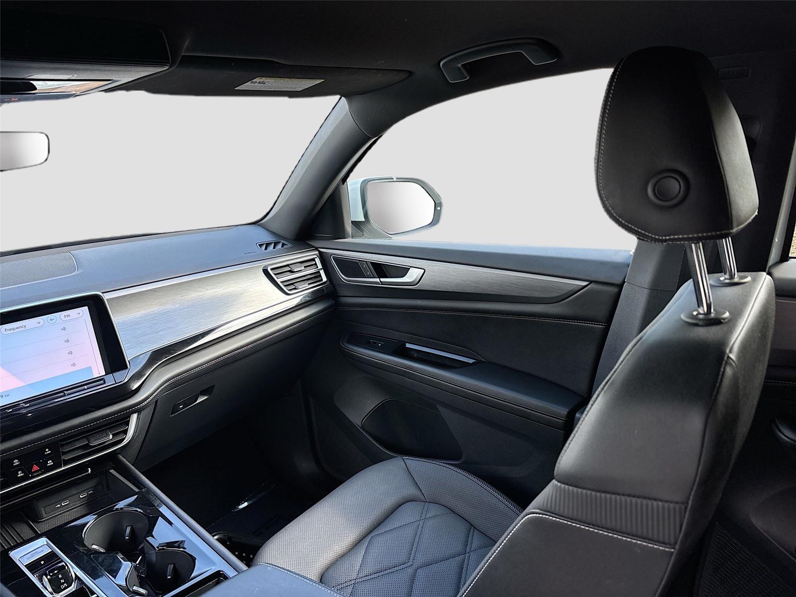 2025 Volkswagen Atlas Cross Sport 2.0T SE w/Technology