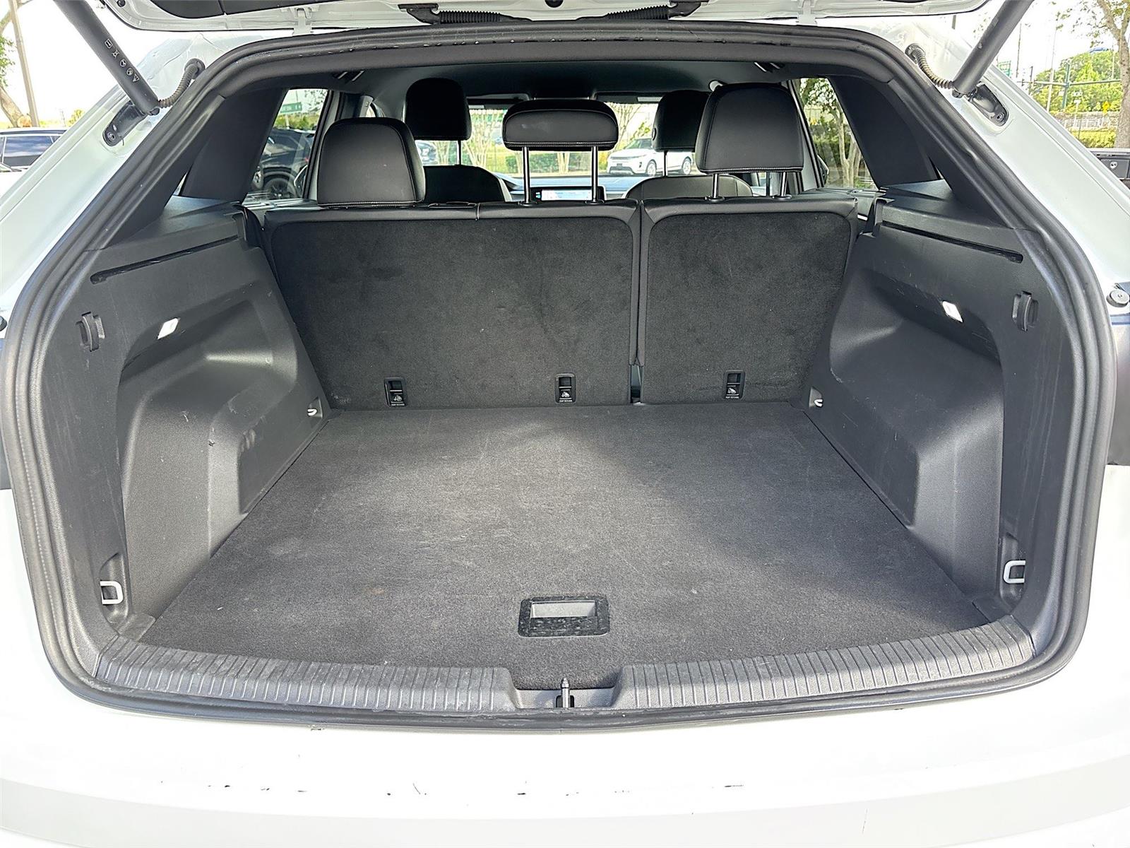 2025 Volkswagen Atlas Cross Sport 2.0T SE w/Technology