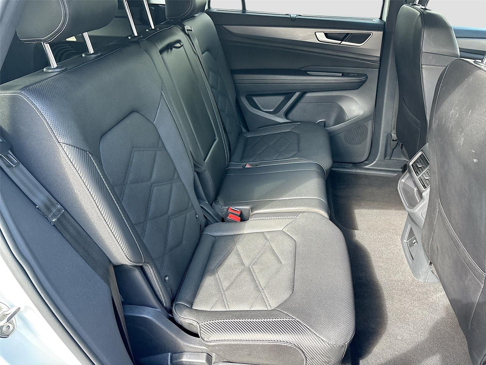 2025 Volkswagen Atlas Cross Sport 2.0T SE w/Technology