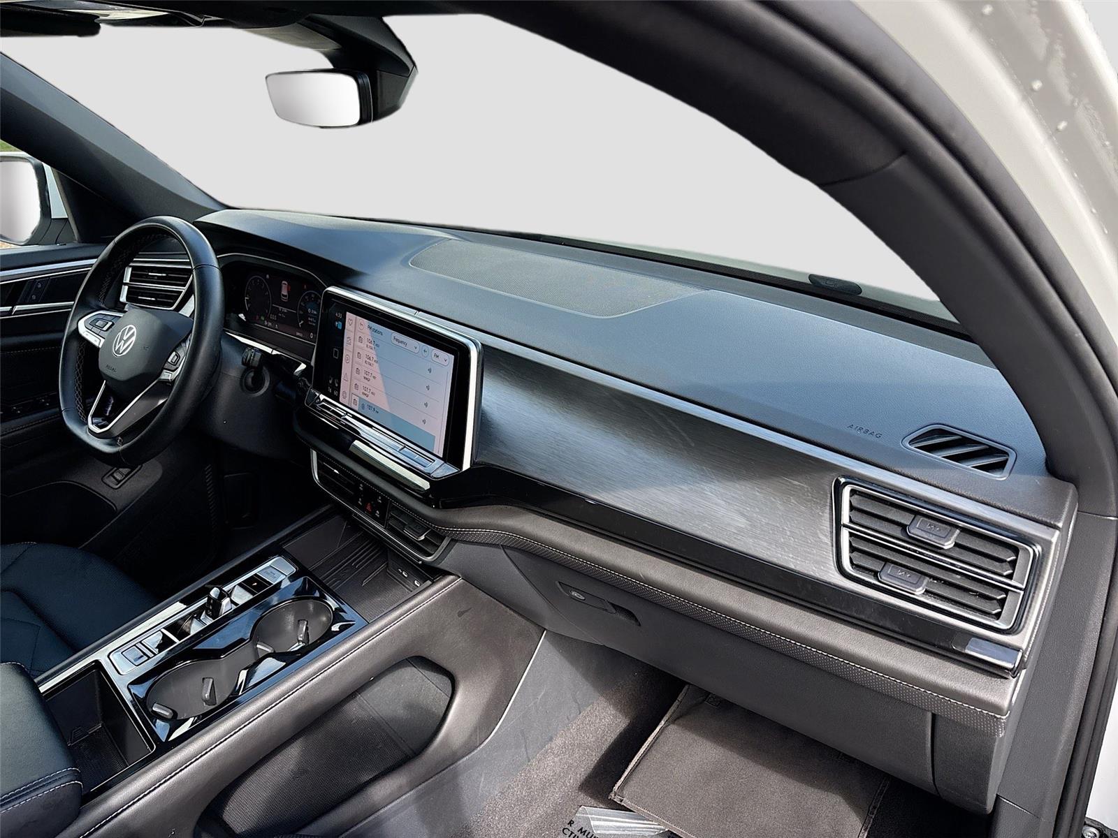 2025 Volkswagen Atlas Cross Sport 2.0T SE w/Technology