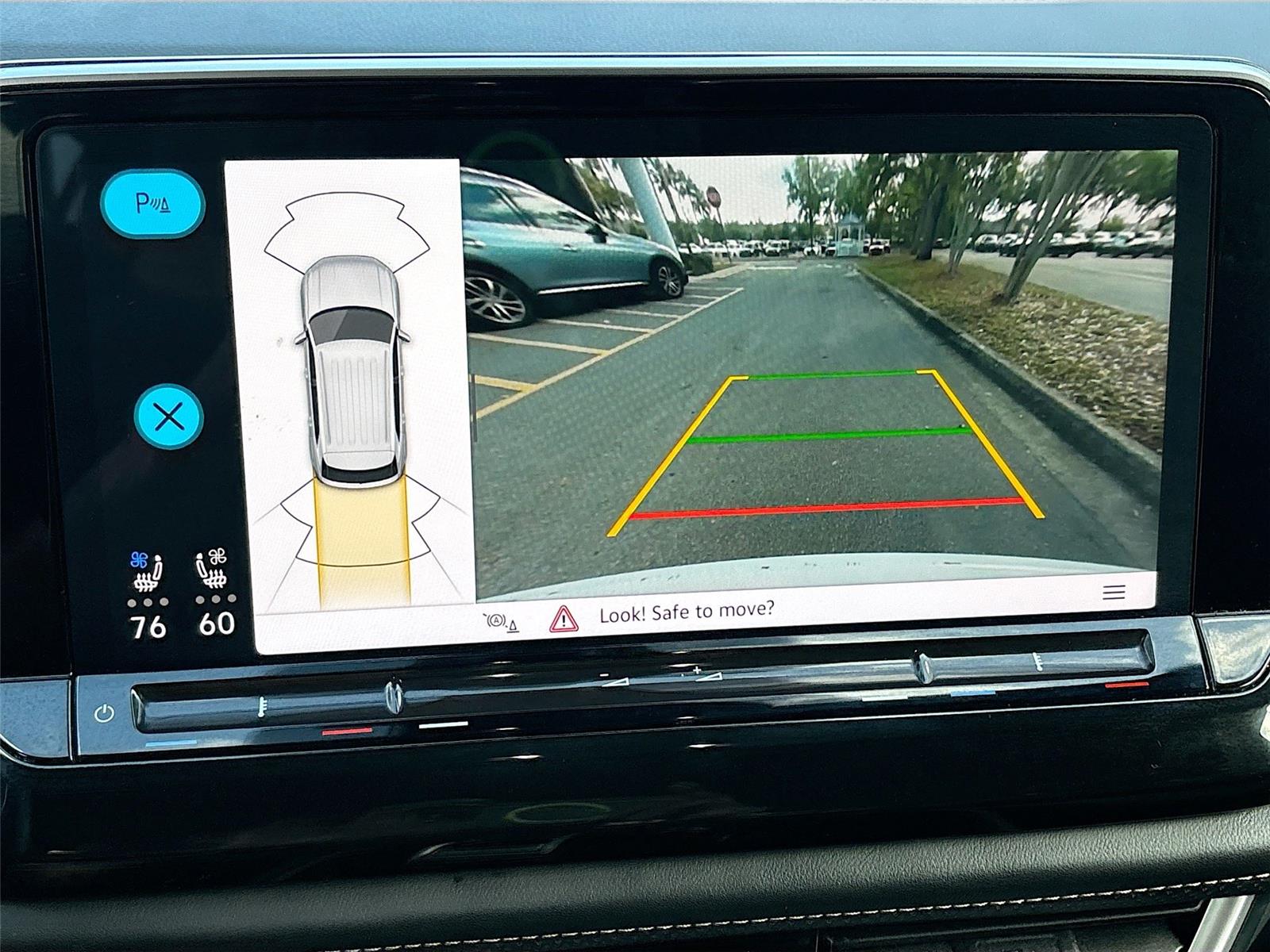 2025 Volkswagen Atlas Cross Sport 2.0T SE w/Technology