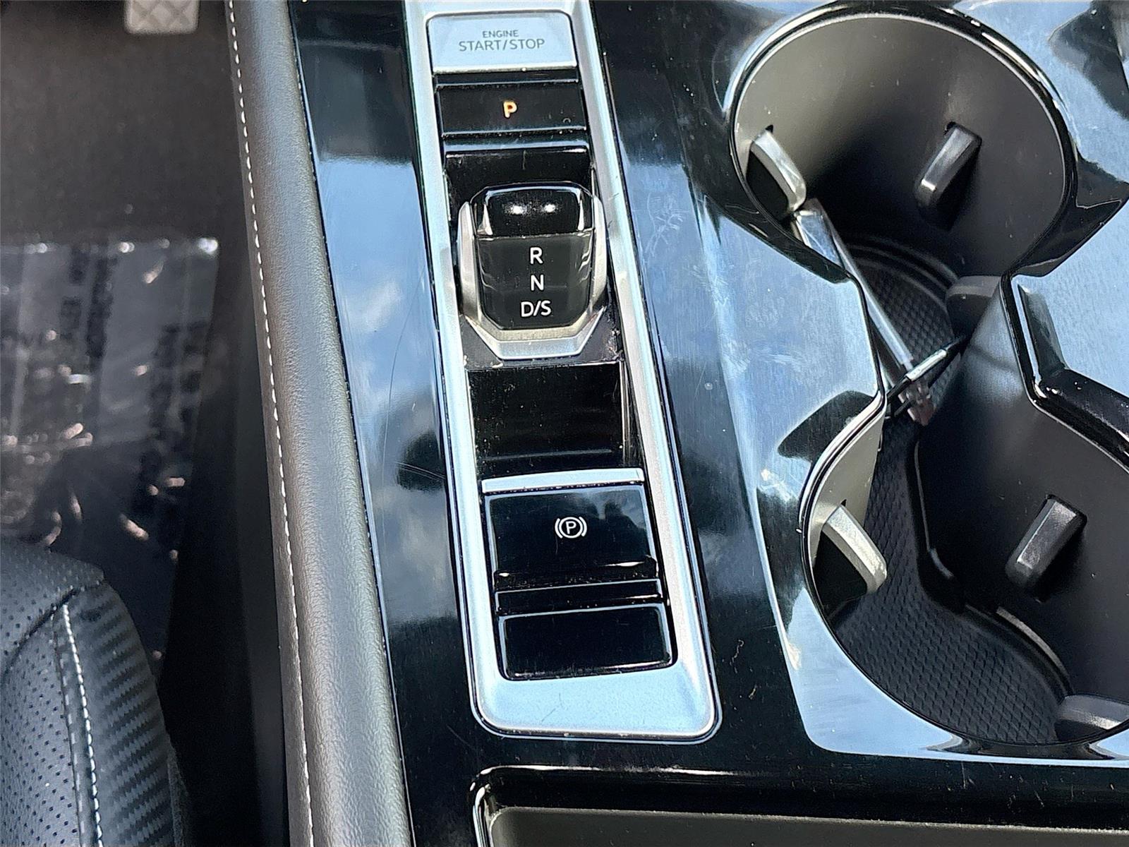 2025 Volkswagen Atlas Cross Sport 2.0T SE w/Technology