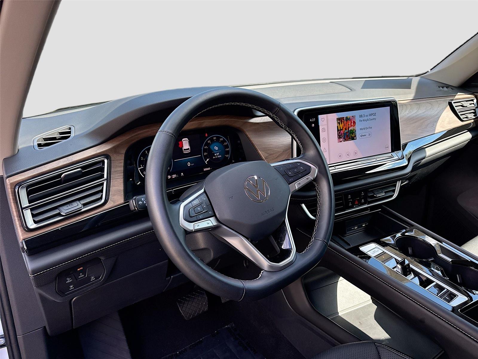 2025 Volkswagen Atlas 2.0T SE w/Technology