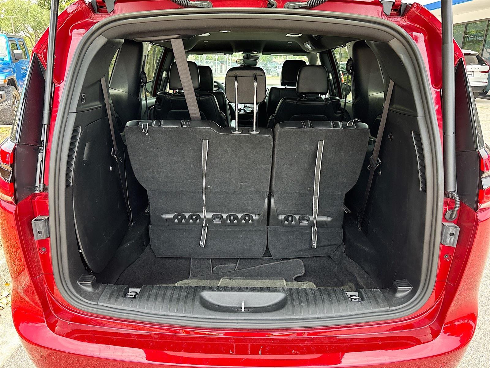 2025 Chrysler Pacifica Select