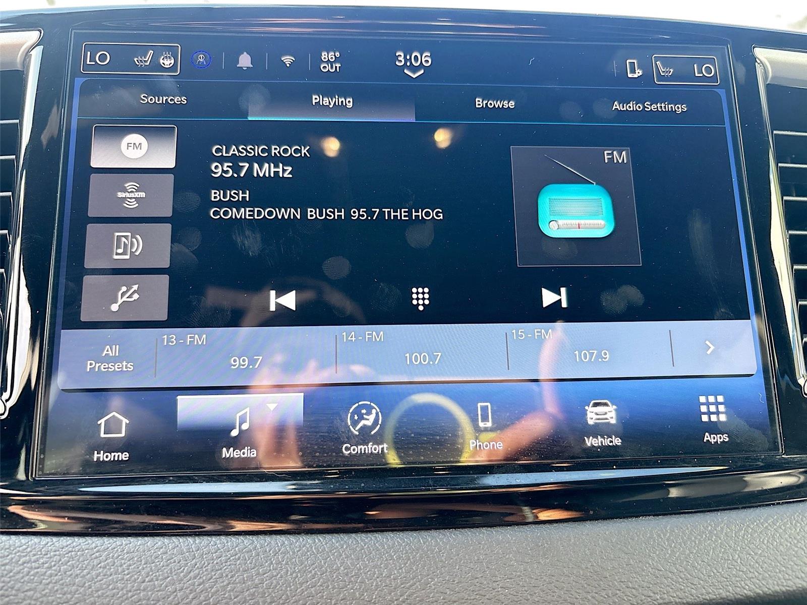 2025 Chrysler Pacifica Select