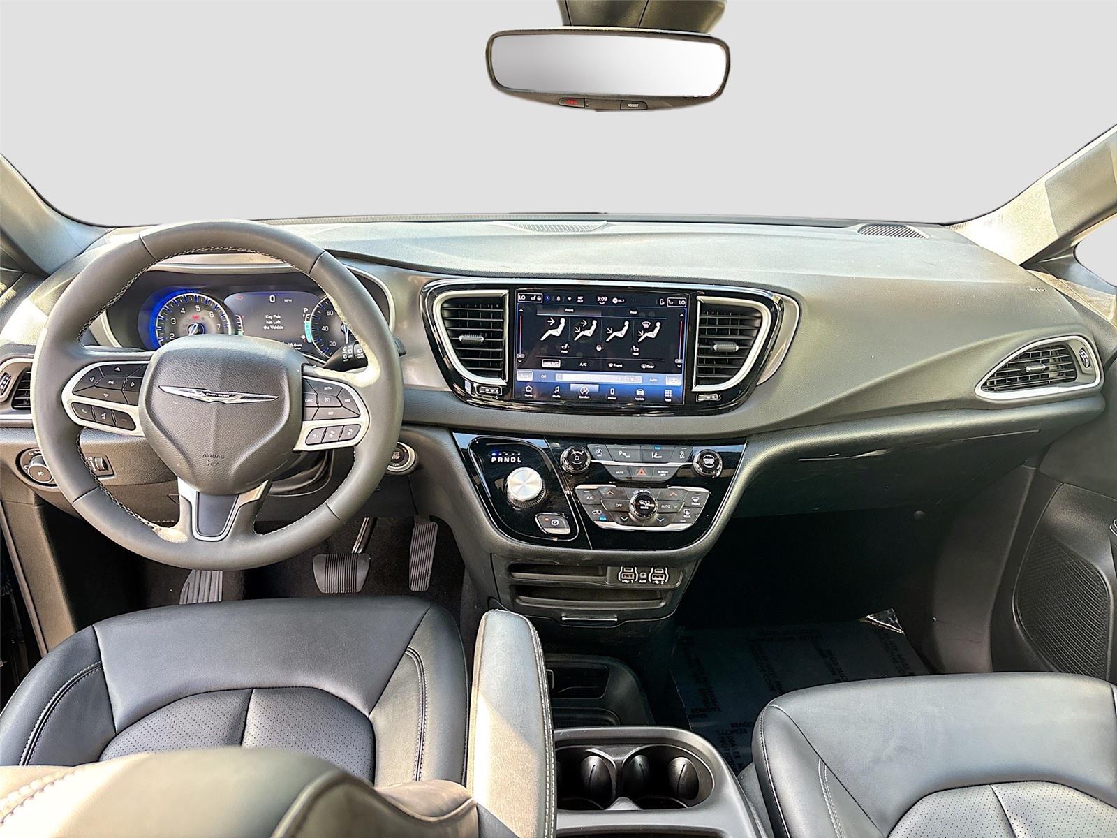 2025 Chrysler Pacifica Select