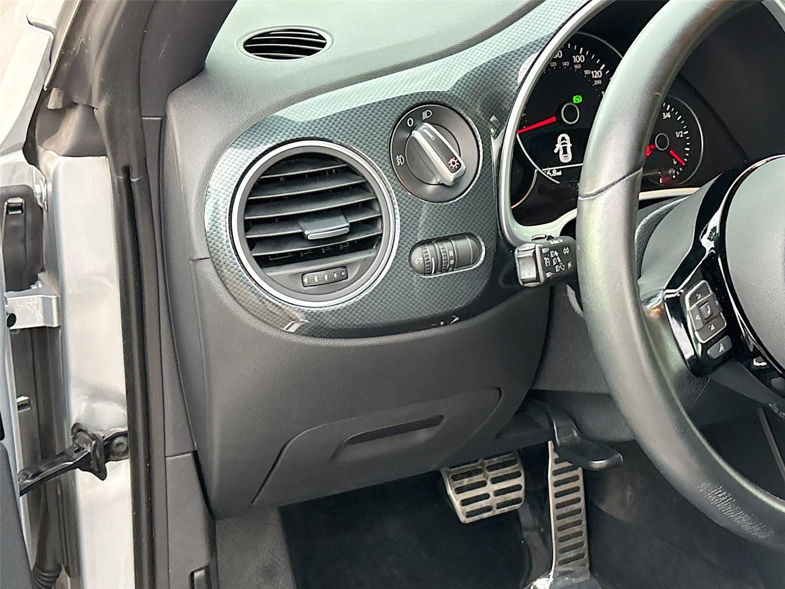 2012 Volkswagen Beetle 2.0T Turbo w/Sun/Snd/Nav PZEV