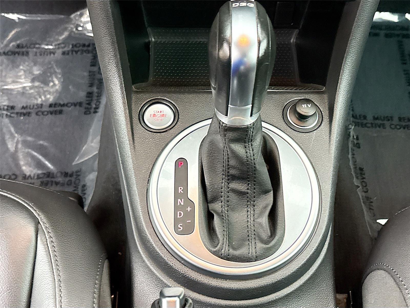 2012 Volkswagen Beetle 2.0T Turbo w/Sun/Snd/Nav PZEV