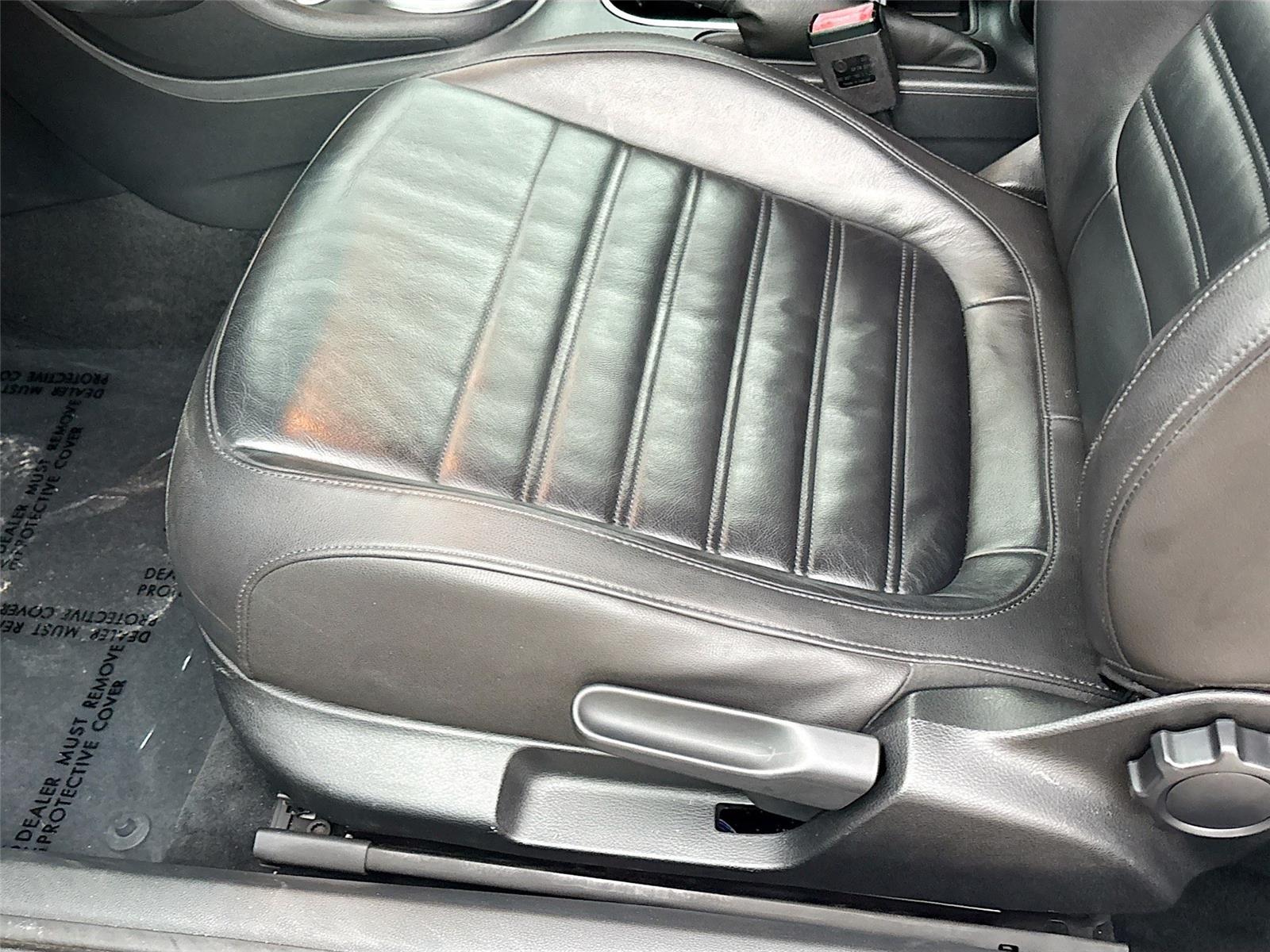 2012 Volkswagen Beetle 2.0T Turbo w/Sun/Snd/Nav PZEV