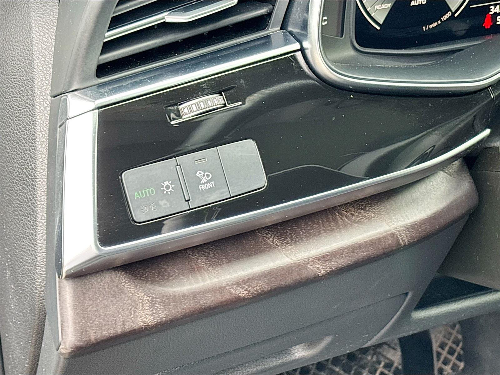 2023 Audi Q8 Premium Plus