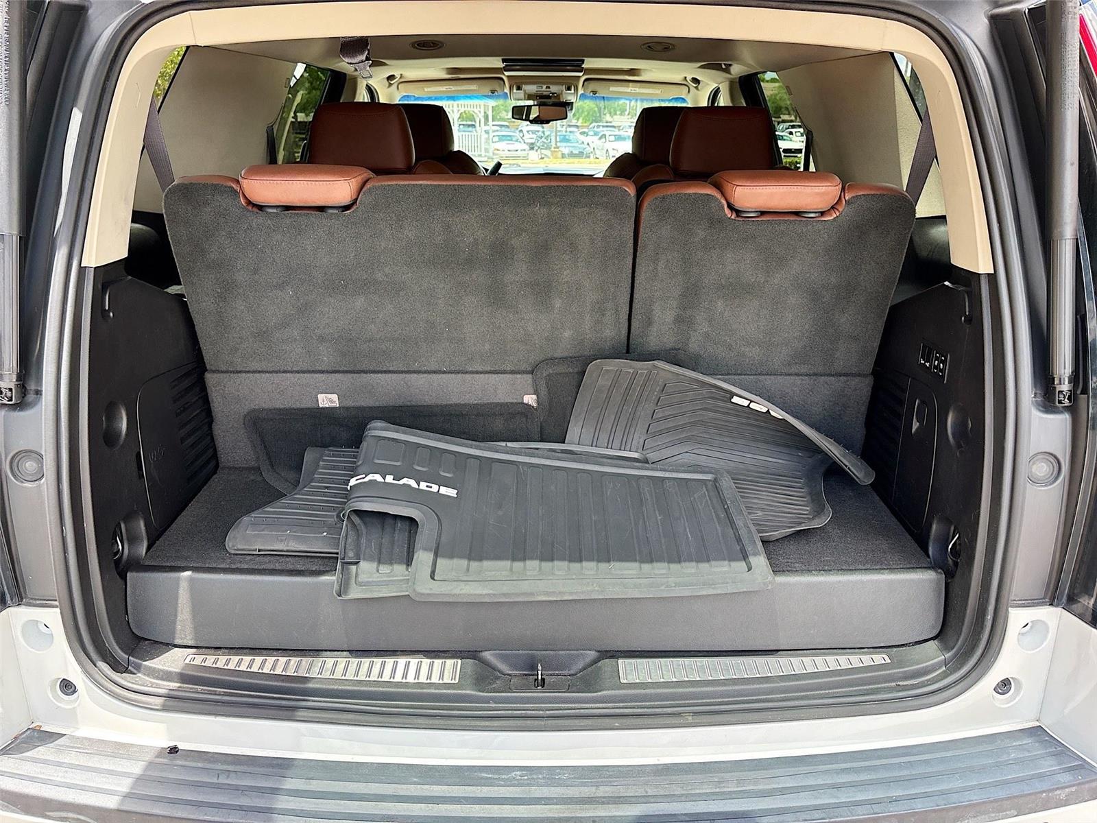 2016 Cadillac Escalade Luxury Collection