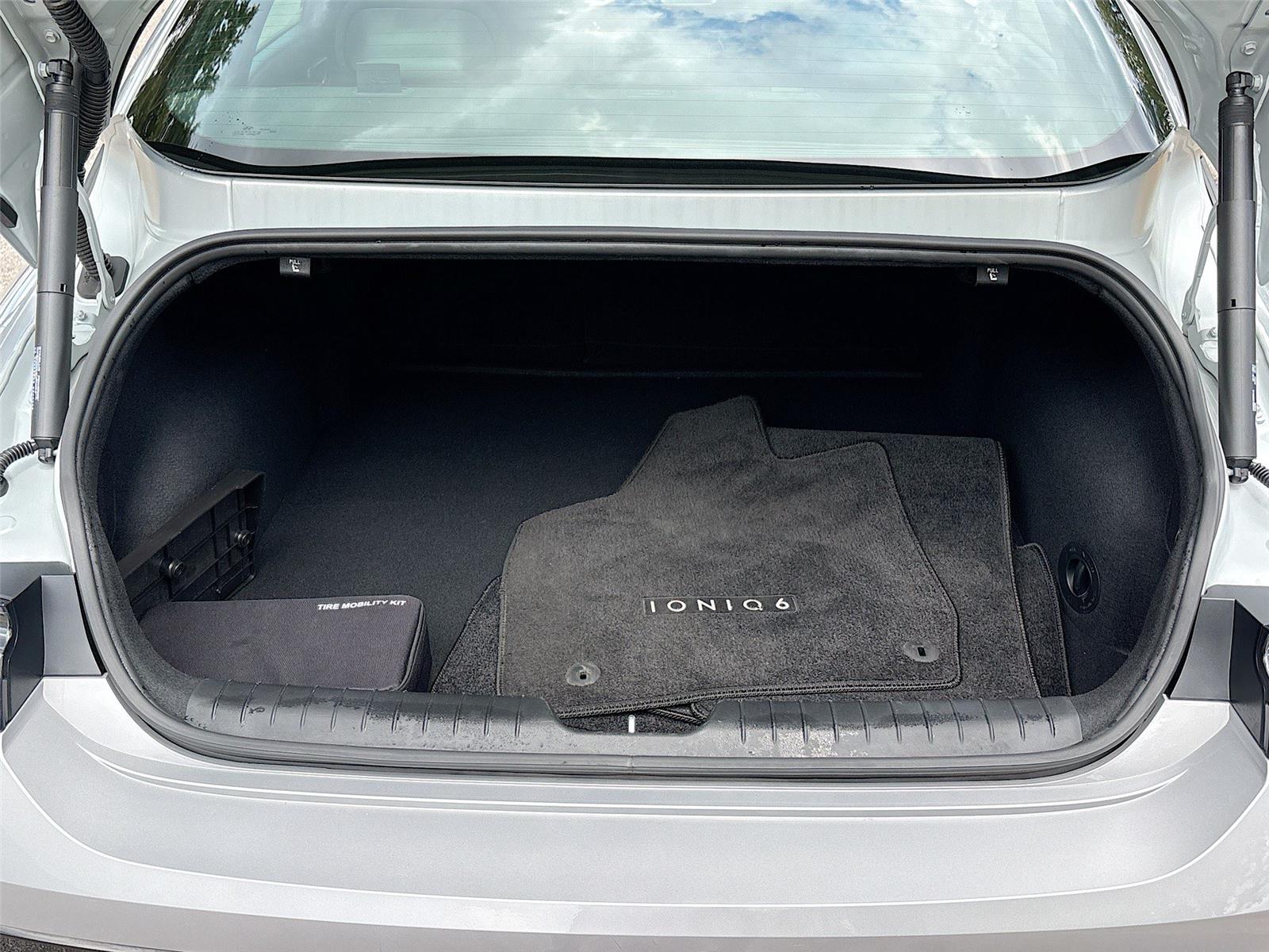 2024 Hyundai IONIQ 6 SE