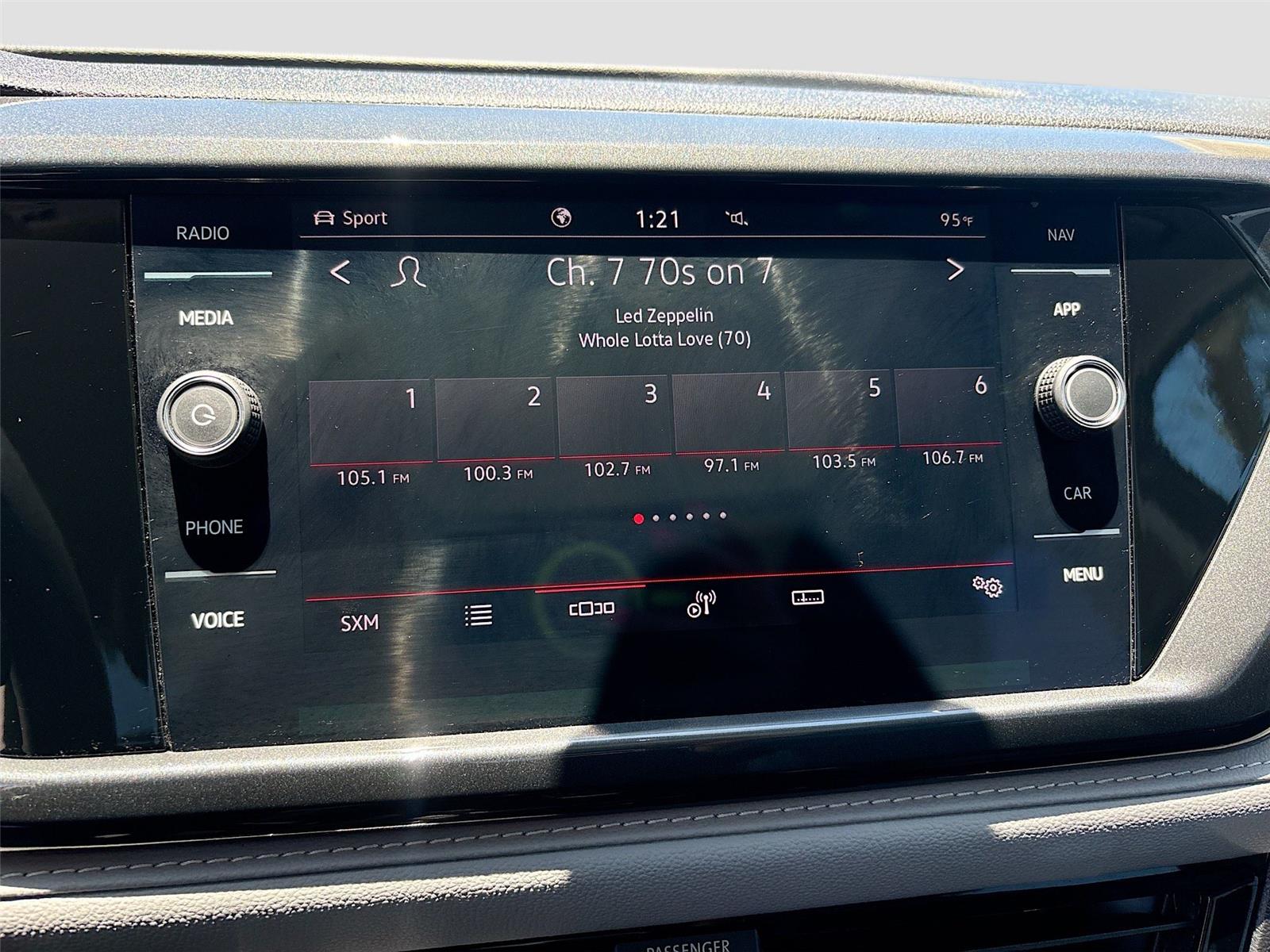 2023 Volkswagen Taos SEL
