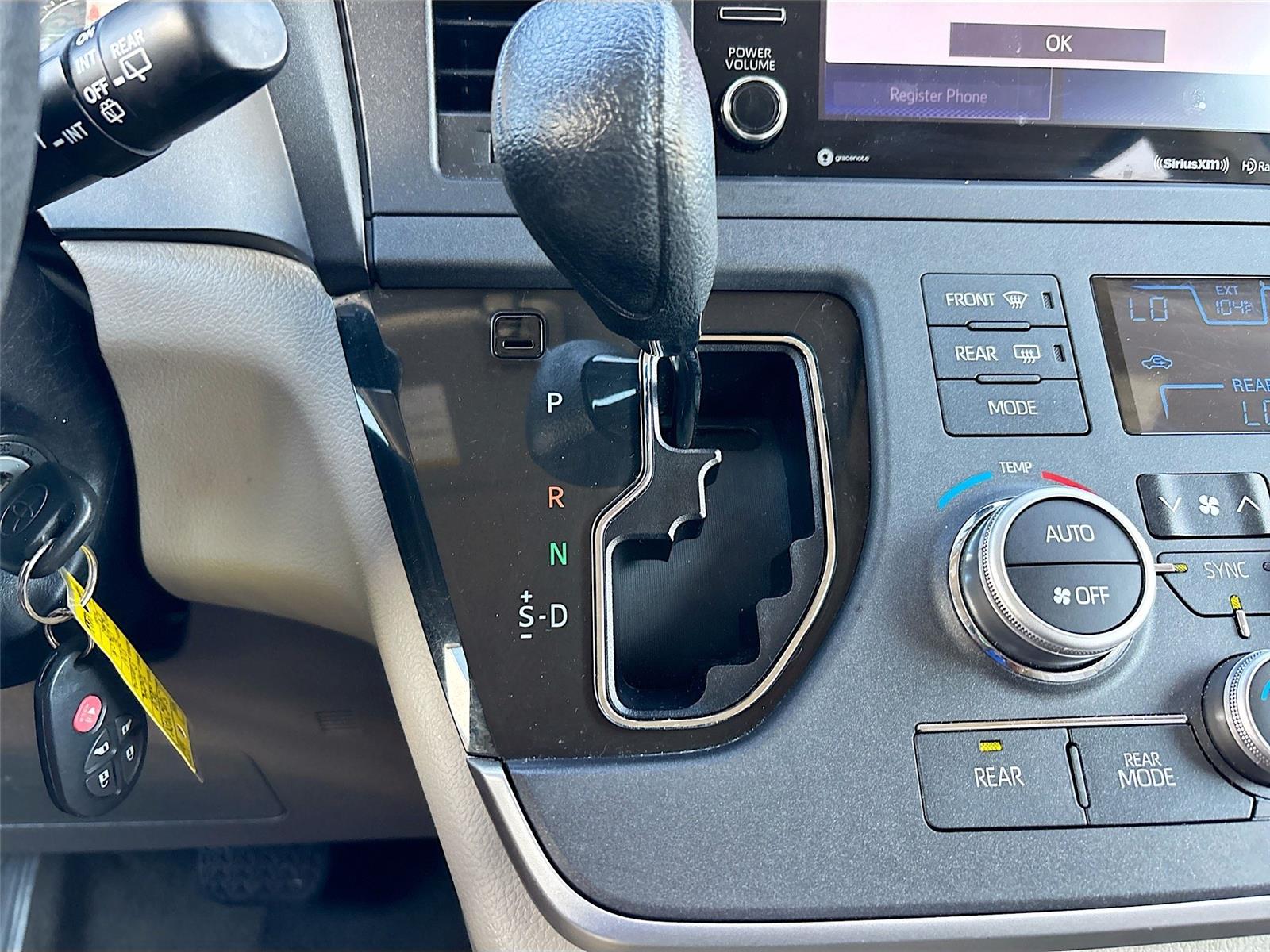 2020 Toyota Sienna LE