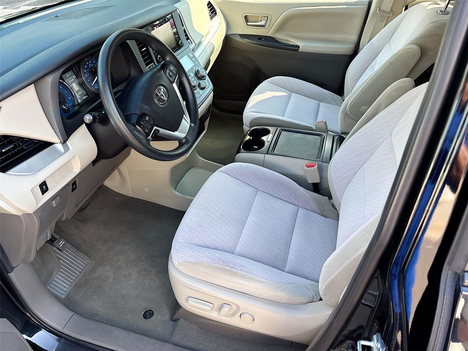 2020 Toyota Sienna LE