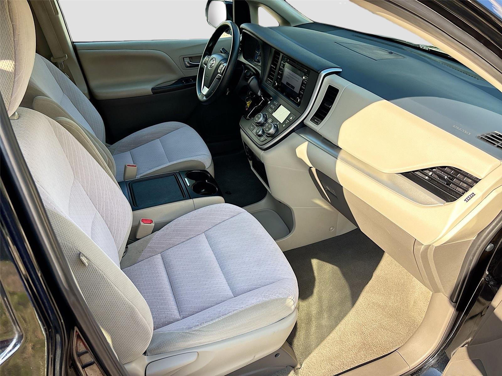 2020 Toyota Sienna LE