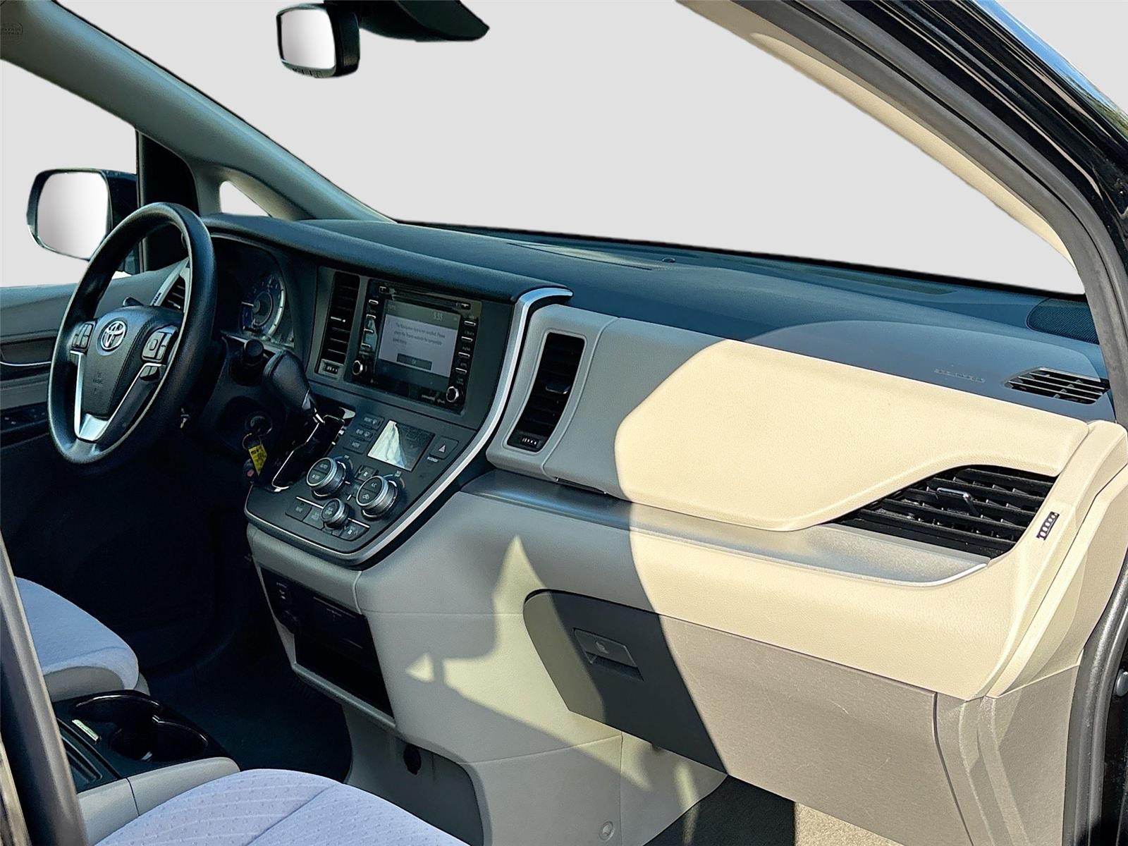 2020 Toyota Sienna LE